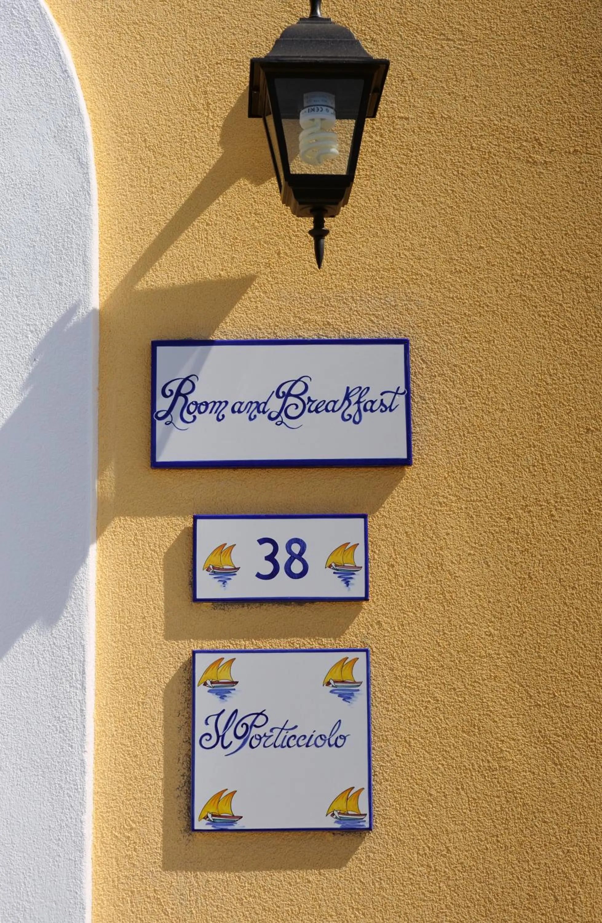 Facade/entrance in B&B Il Porticciolo di Amalfi