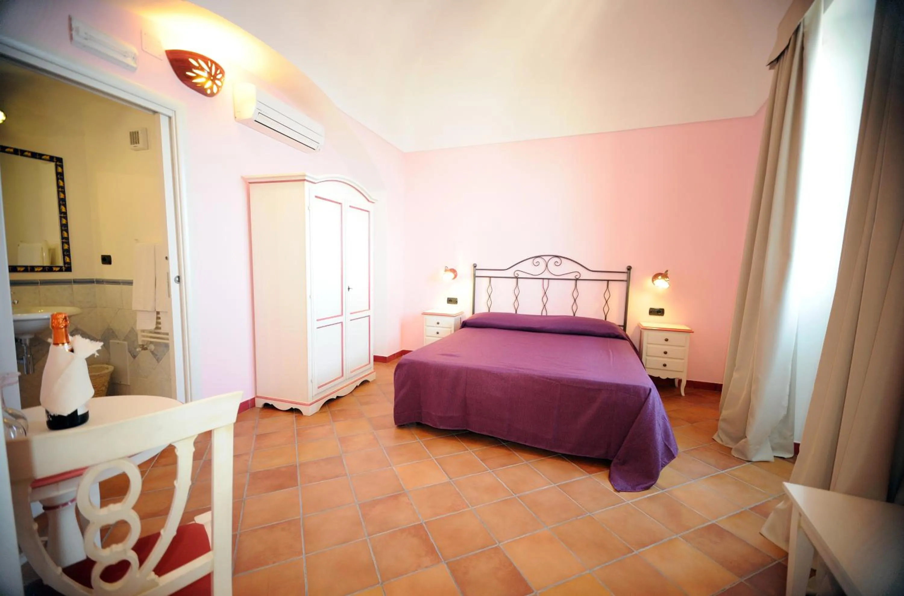 Photo of the whole room, Bed in B&B Il Porticciolo di Amalfi
