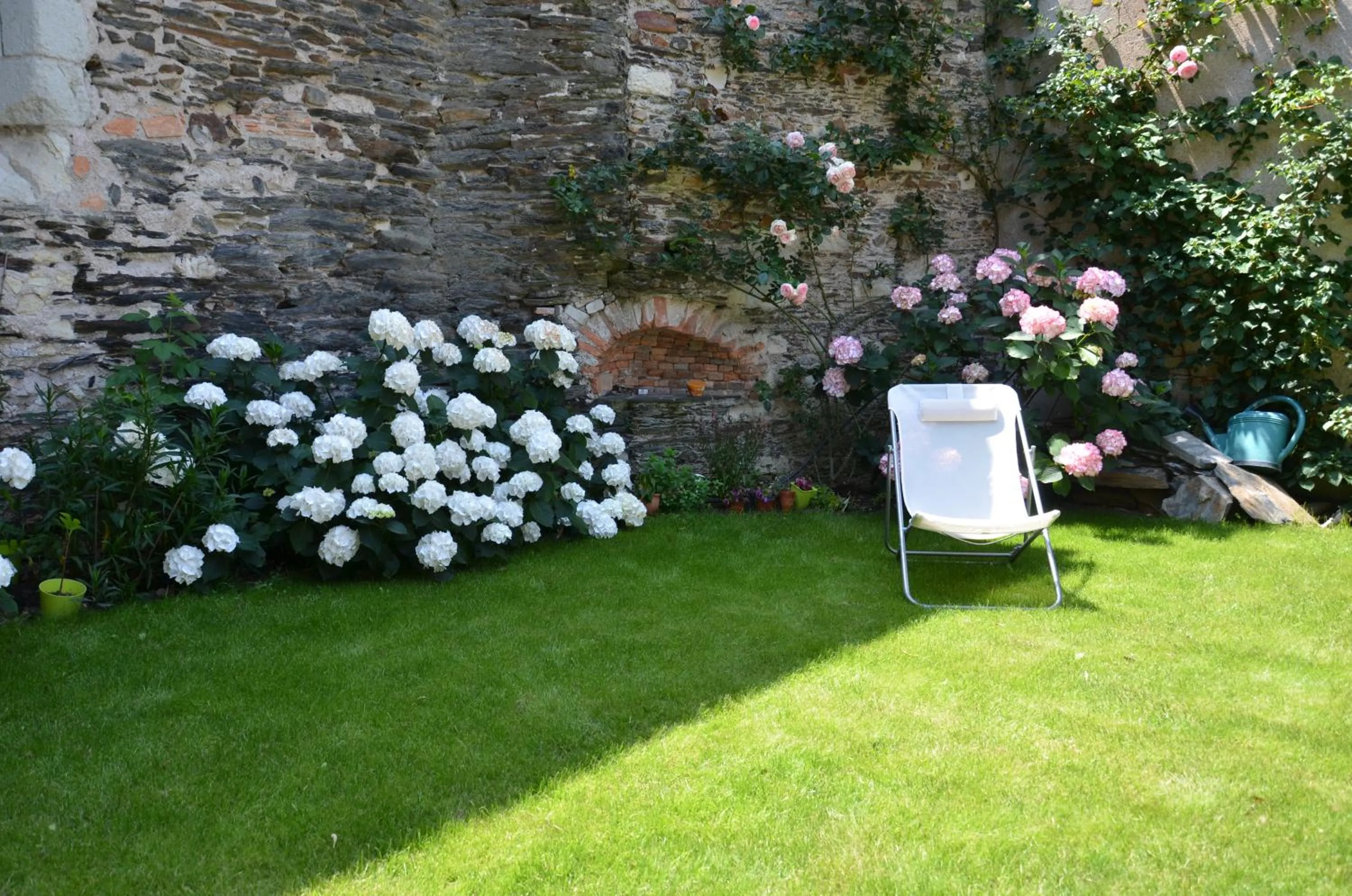 Day in LE BEAU REPAIRE, chambres d'hôtes, quartier historique, 1 à 3 chambres, étage indépendant