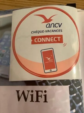 Text overlay in LE BEAU REPAIRE, chambres d'hôtes, quartier historique, 1 à 3 chambres, étage indépendant