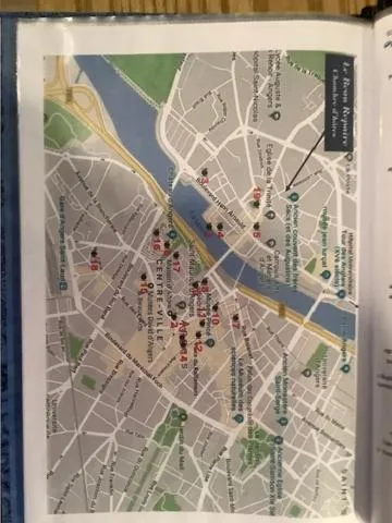 LE BEAU REPAIRE, chambres d'hôtes, quartier historique, 1 à 3 chambres, étage indépendant