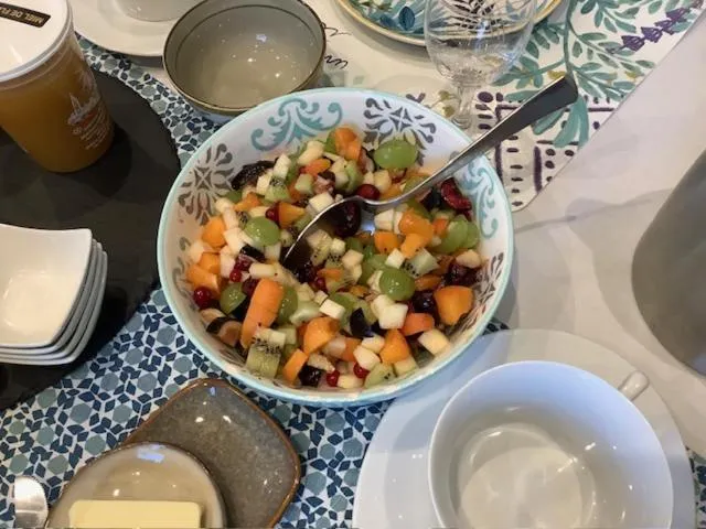 Continental breakfast in LE BEAU REPAIRE, chambres d'hôtes, quartier historique, 1 à 3 chambres, étage indépendant