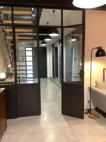 Facade/entrance in LE BEAU REPAIRE, chambres d'hôtes, quartier historique, 1 à 3 chambres, étage indépendant