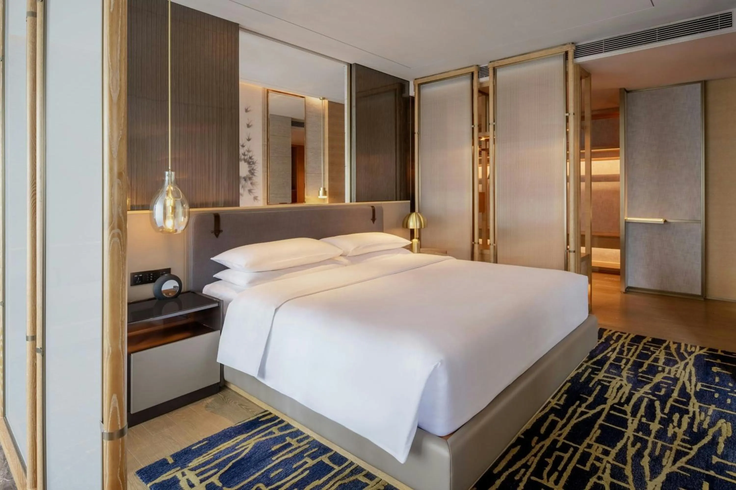 Bedroom, Bed in Sheraton Shenzhen Nanshan