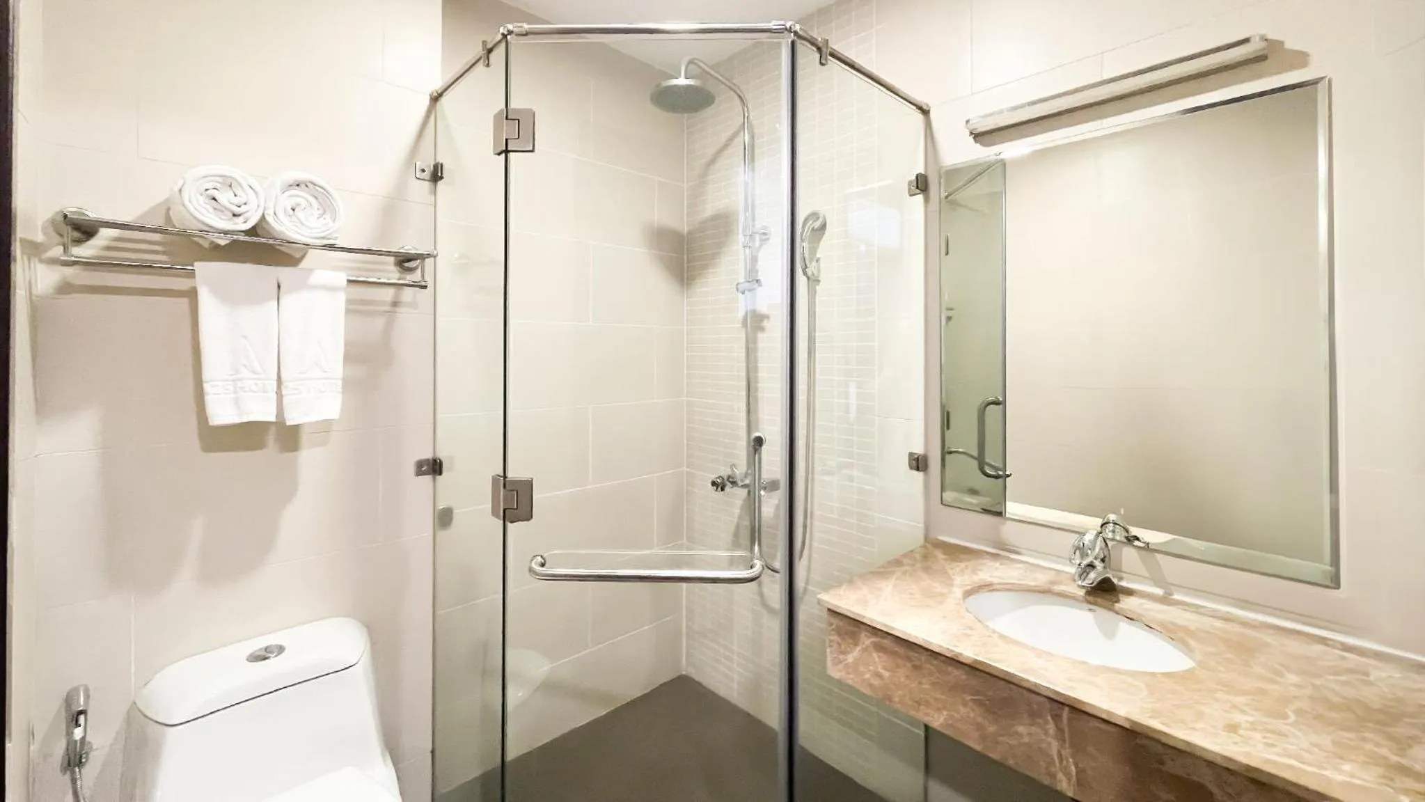 Deluxe Double Room in A25 Hotel - 180 Nguyễn Trãi