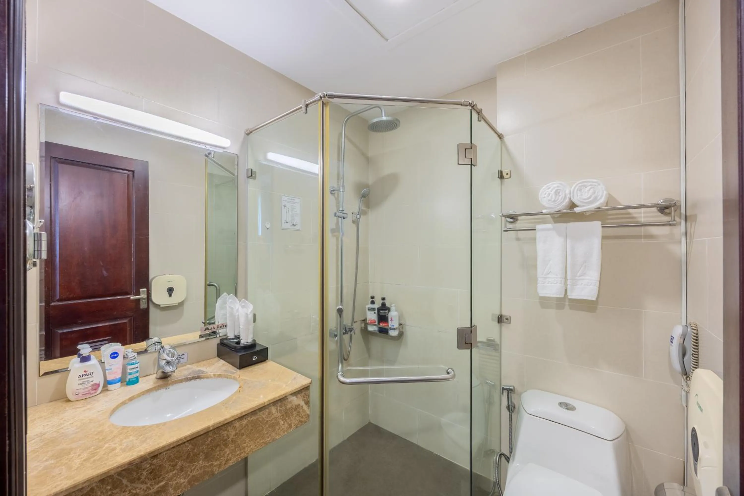 Shower in A25 Hotel - 180 Nguyễn Trãi