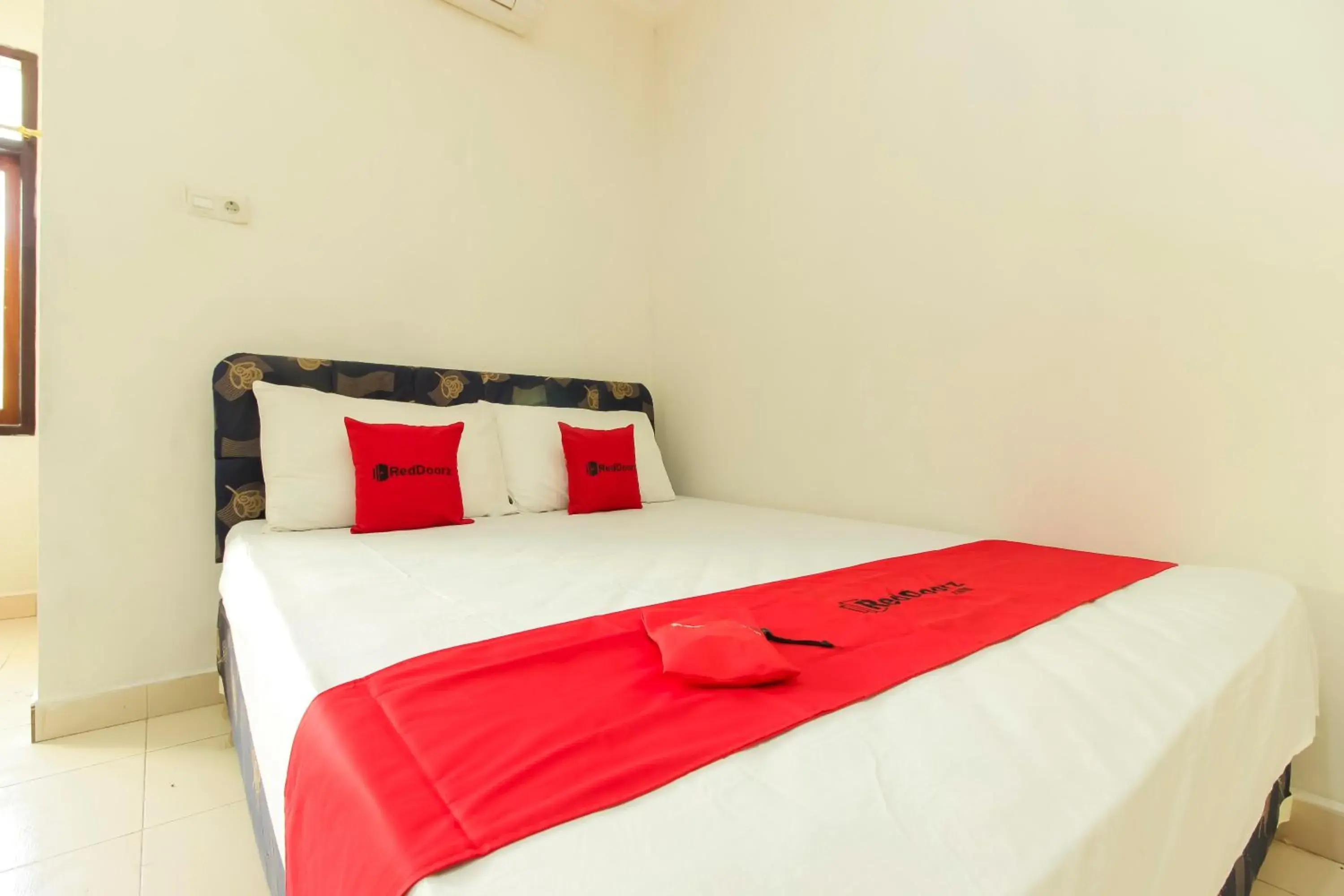 Bedroom, Bed in RedDoorz @ Malalayang Manado Bedroom, Bed in RedDoorz @ Malalayang Manado