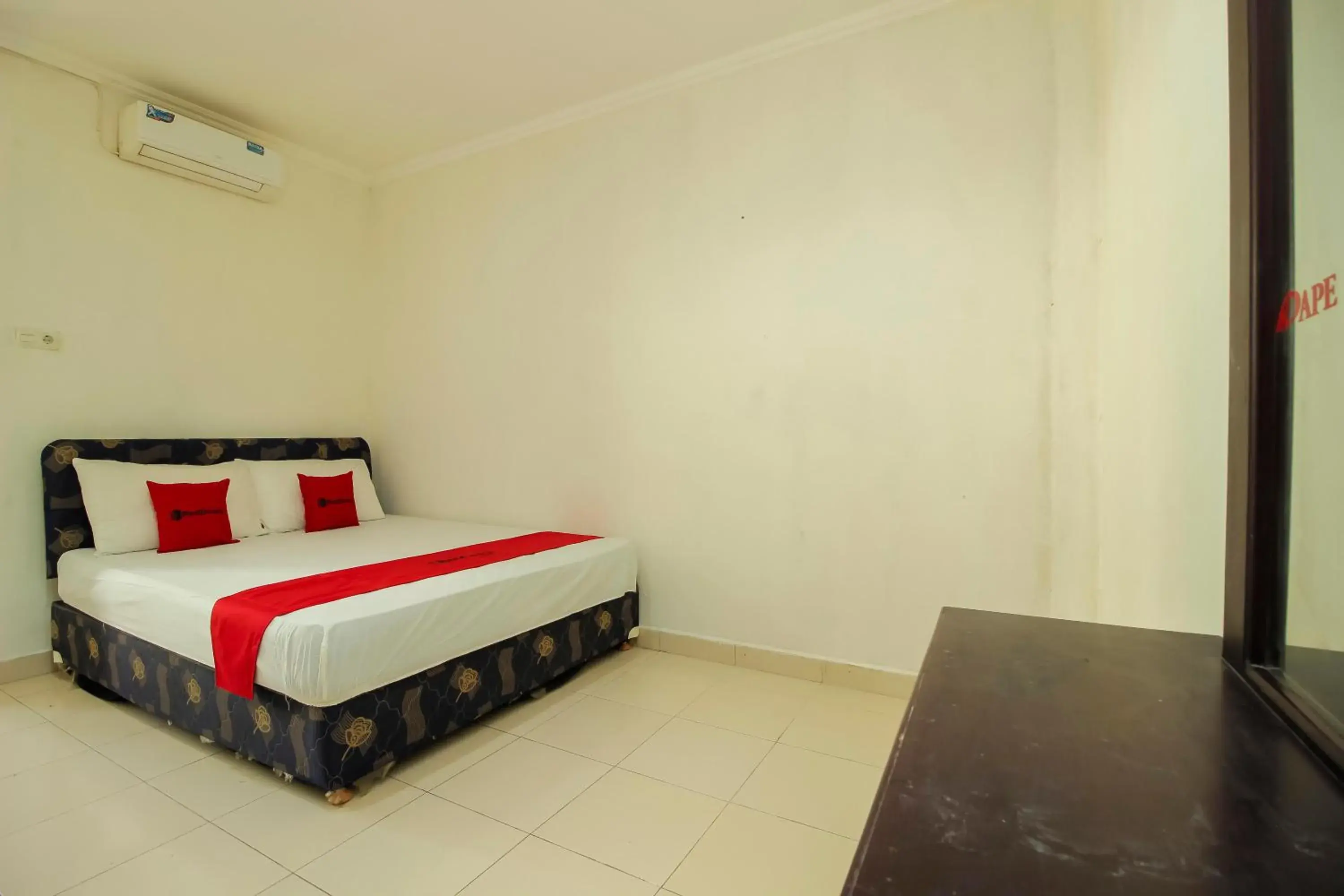 Bedroom, Bed in RedDoorz @ Malalayang Manado Bedroom, Bed in RedDoorz @ Malalayang Manado