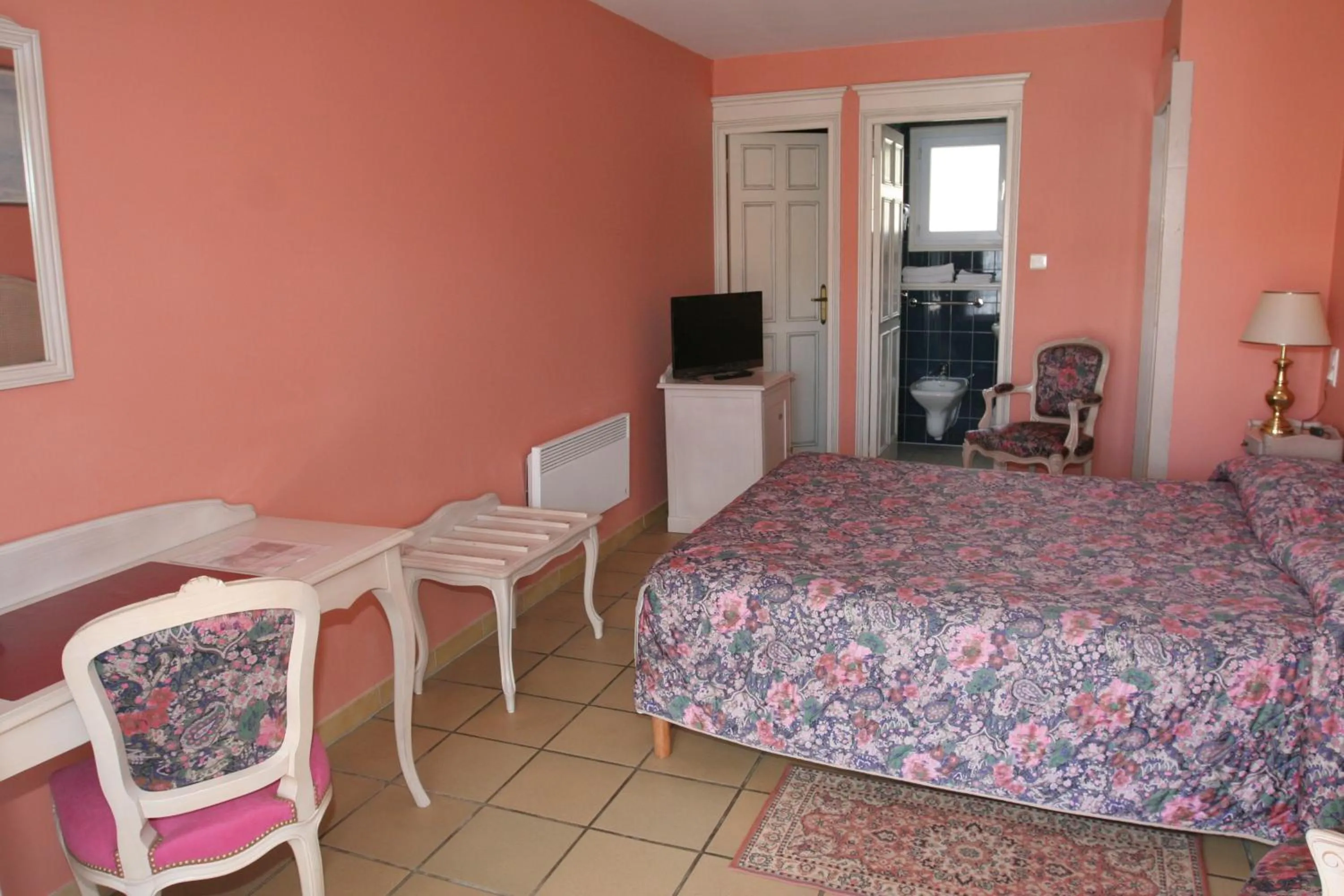 Photo of the whole room, Bed in Hotel Royal Albion