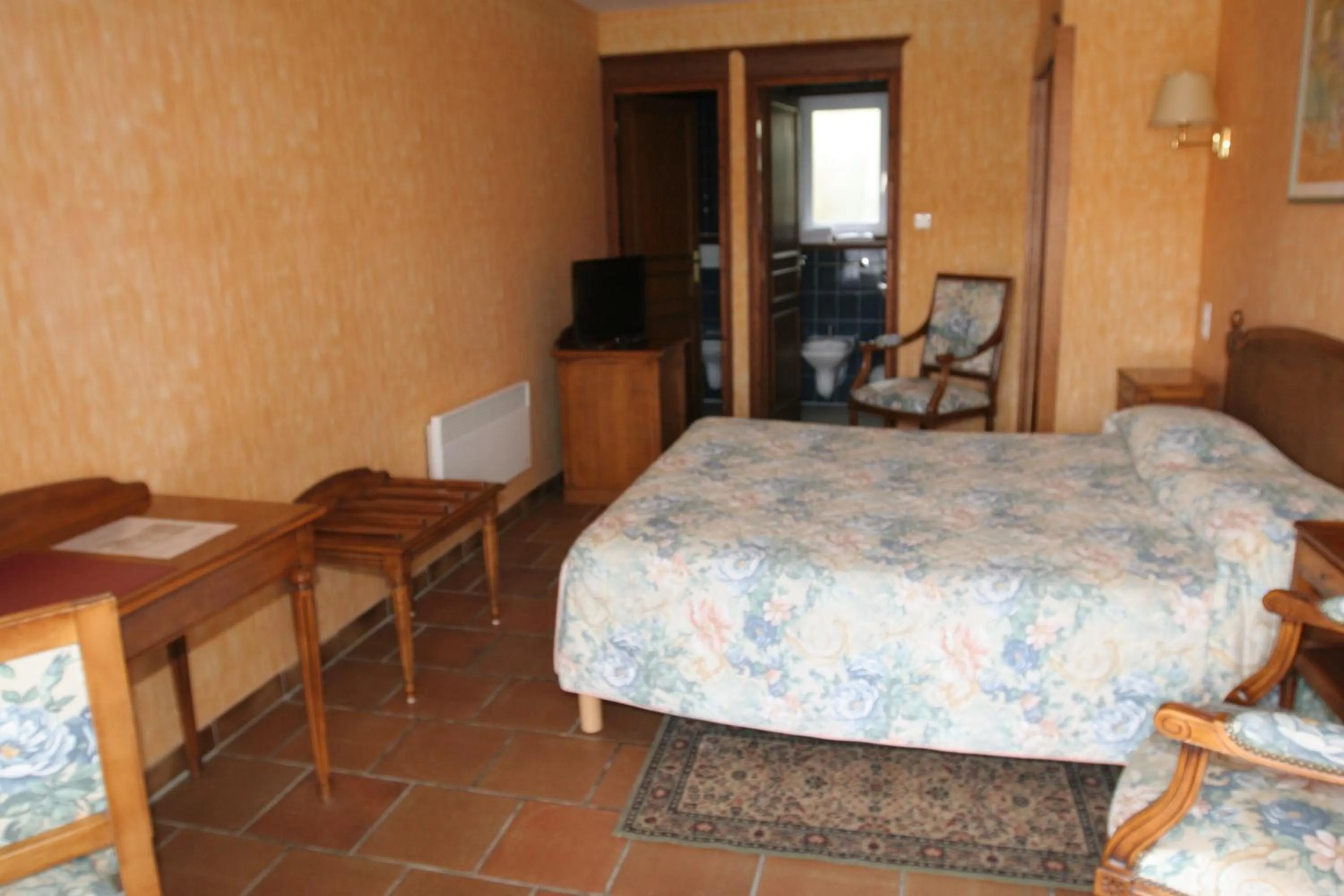 Seating area, Bed in Hotel Royal Albion