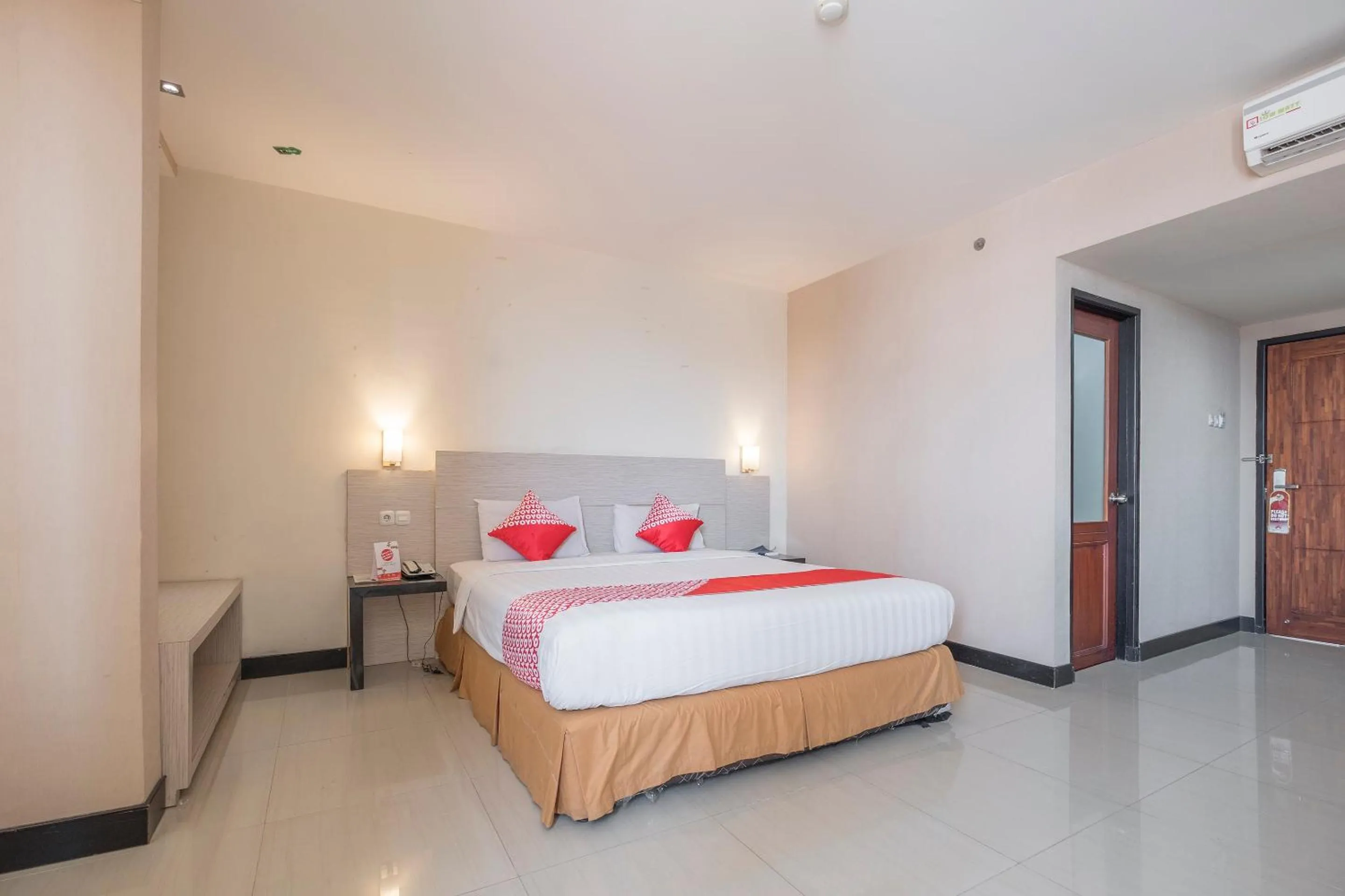 Bedroom in OYO 1081 Allson City Hotel Makassar