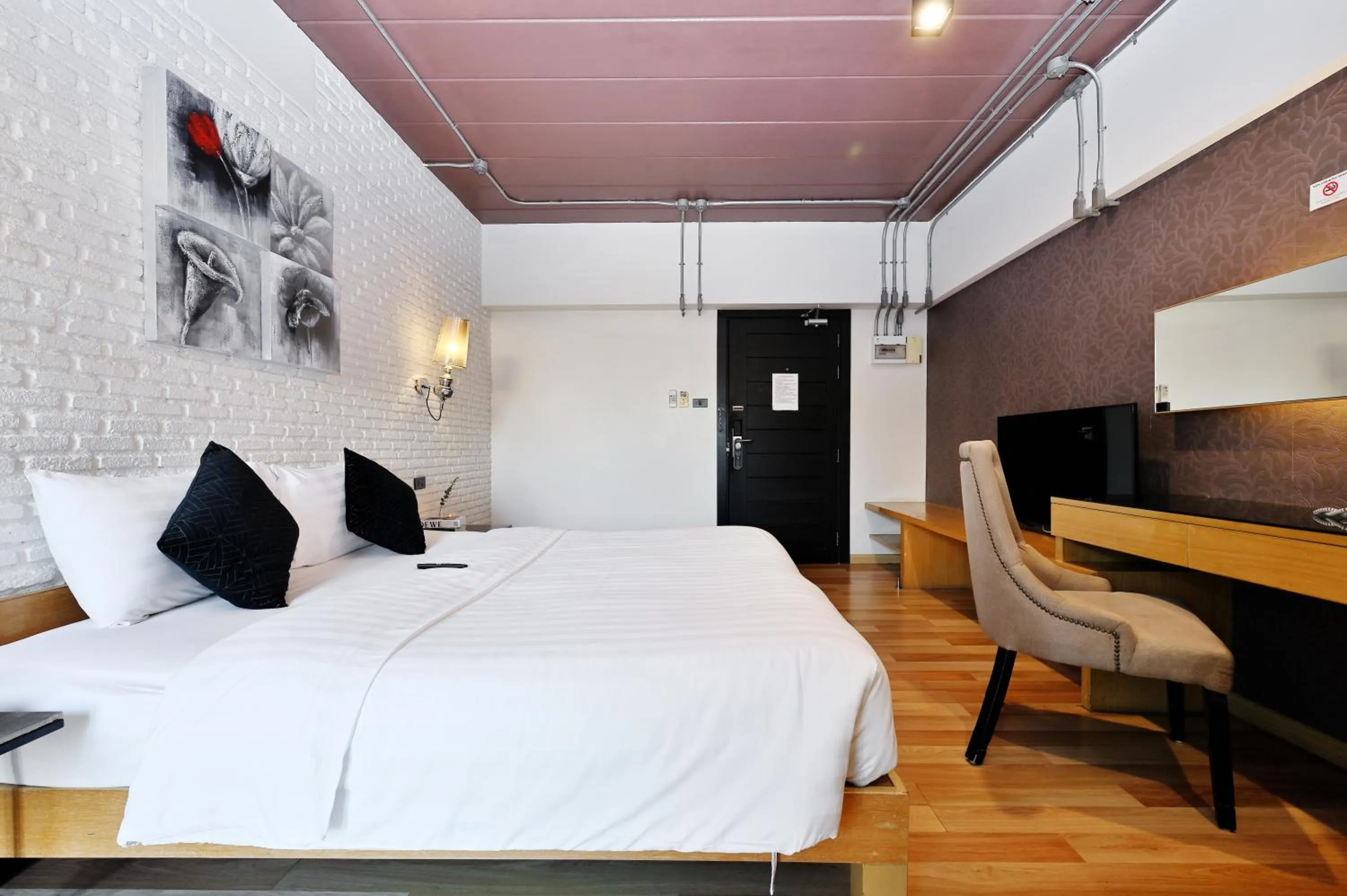 Bedroom, Bed in Diary Suite