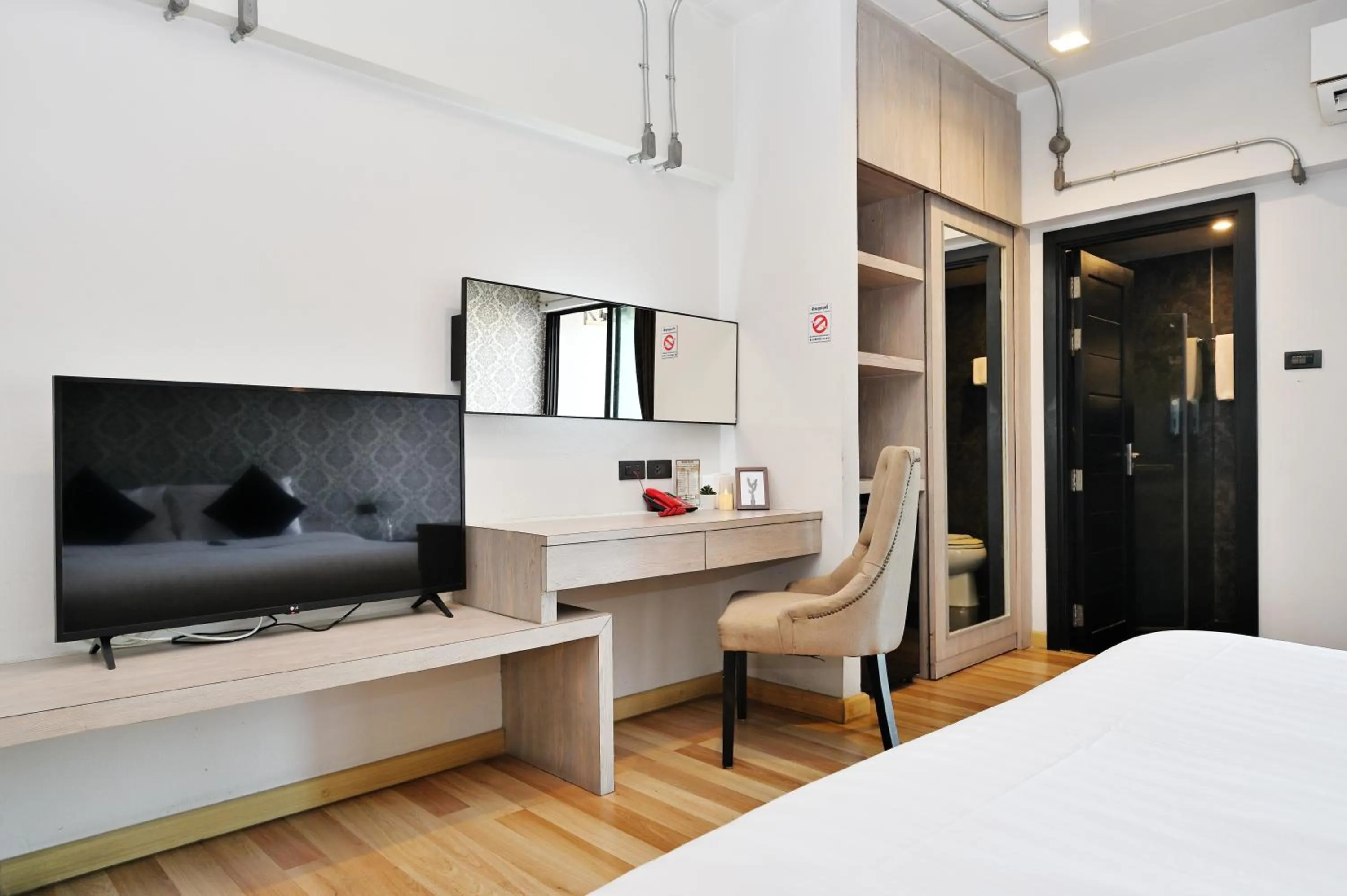 Bedroom, Bed in Diary Suite