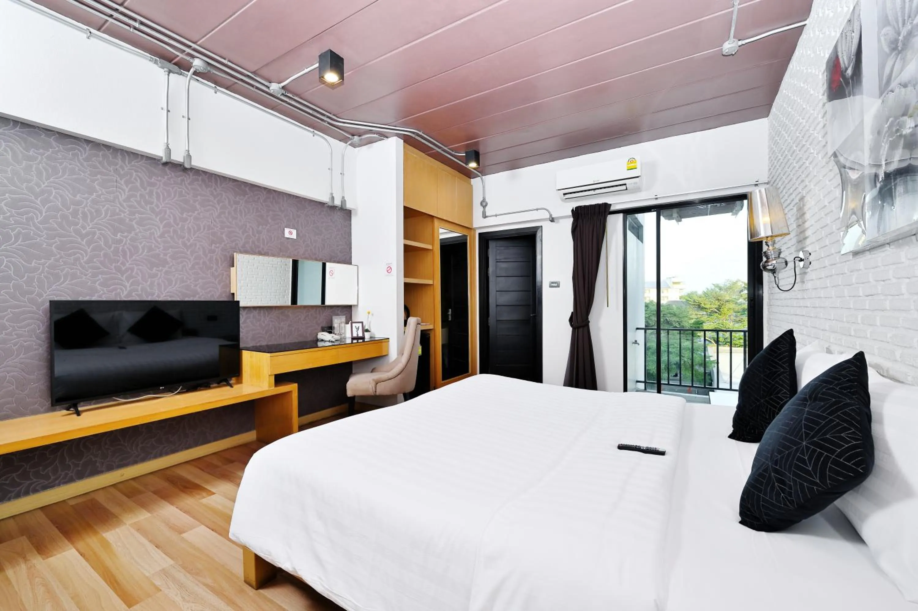 Bedroom, Bed in Diary Suite