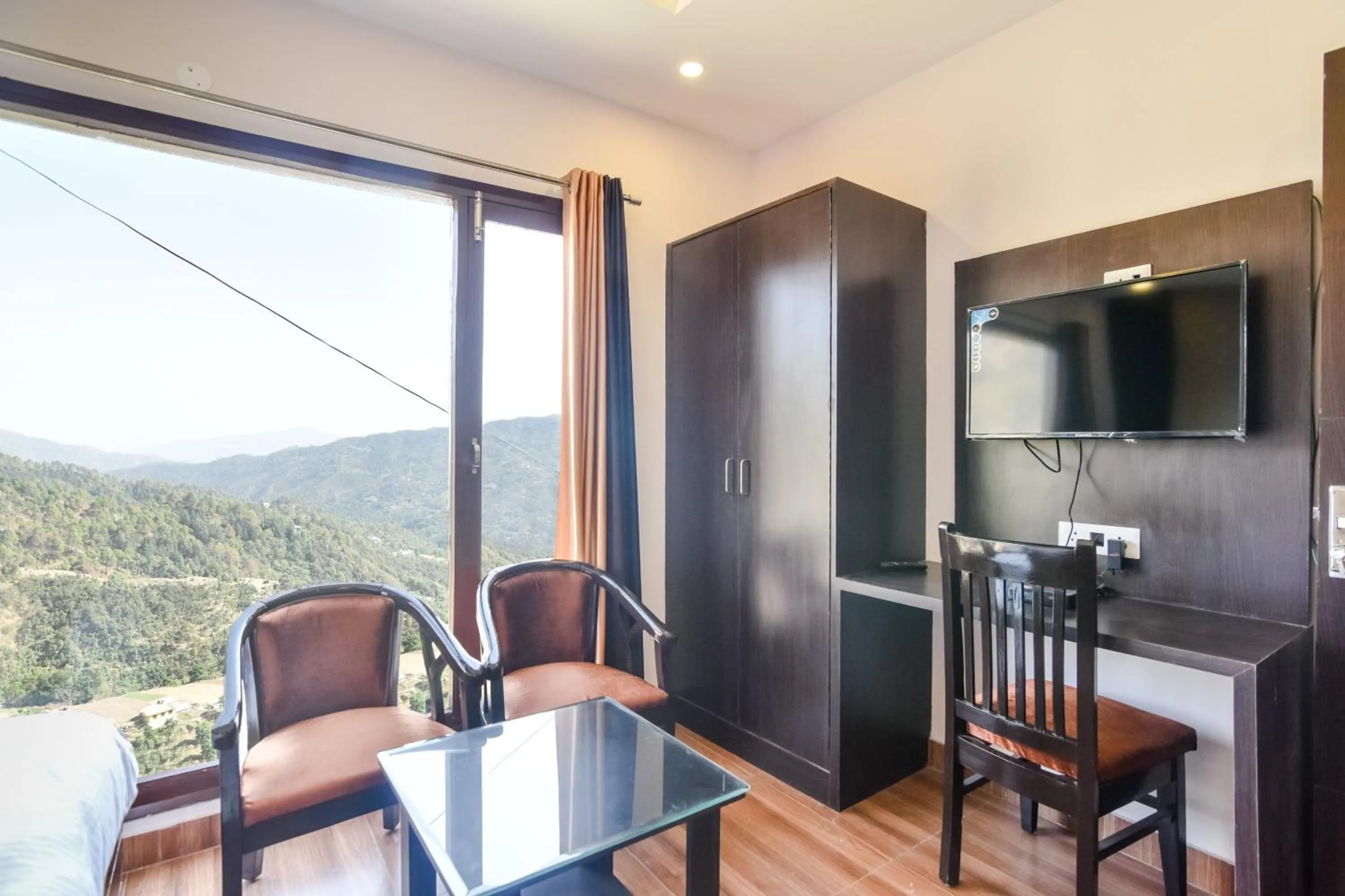 Living room in ShriGo Hotel Kaithli Hills Shimla