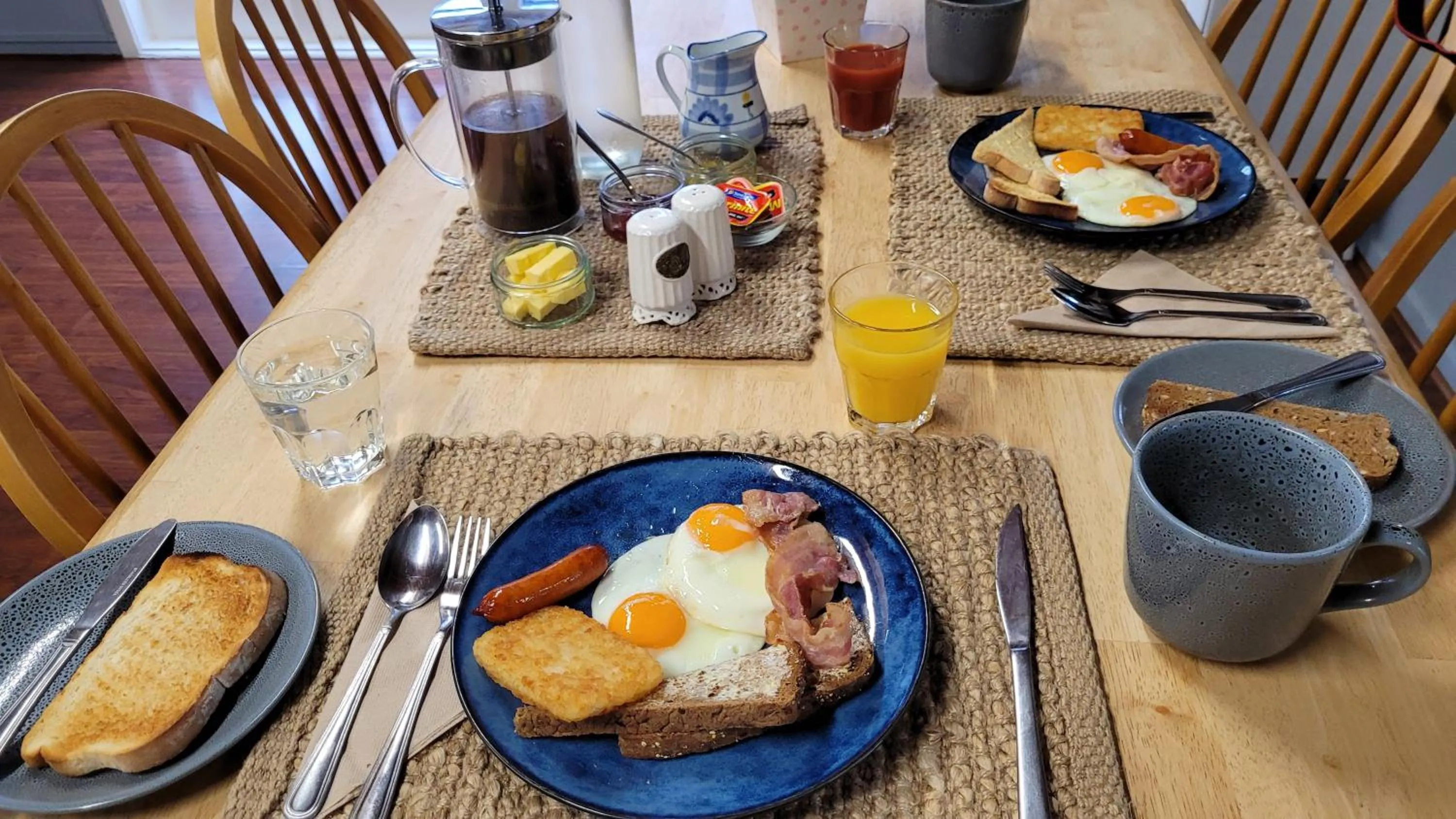 Food and drinks in Lady Bowen Bed & Breakfast