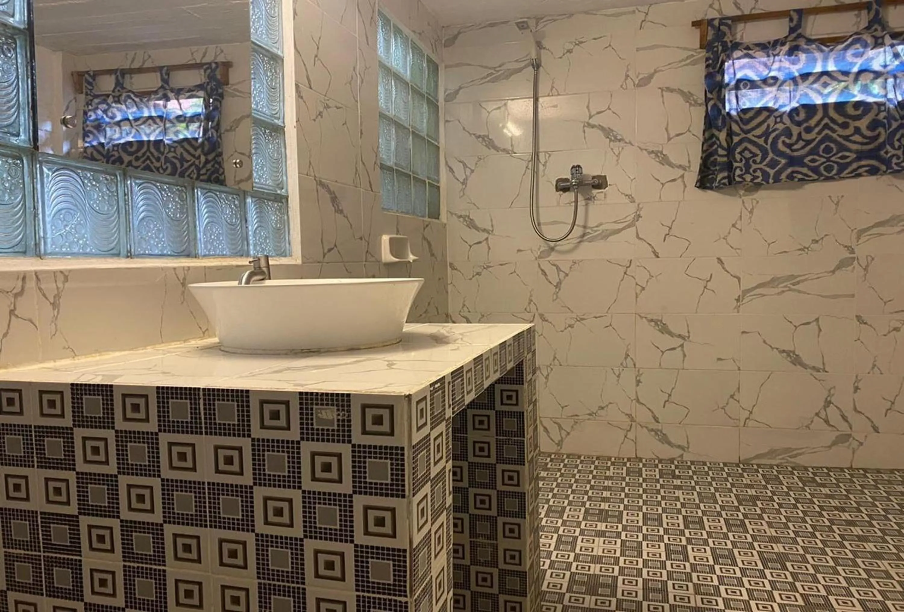 Bathroom in Bagus Bay Homestay