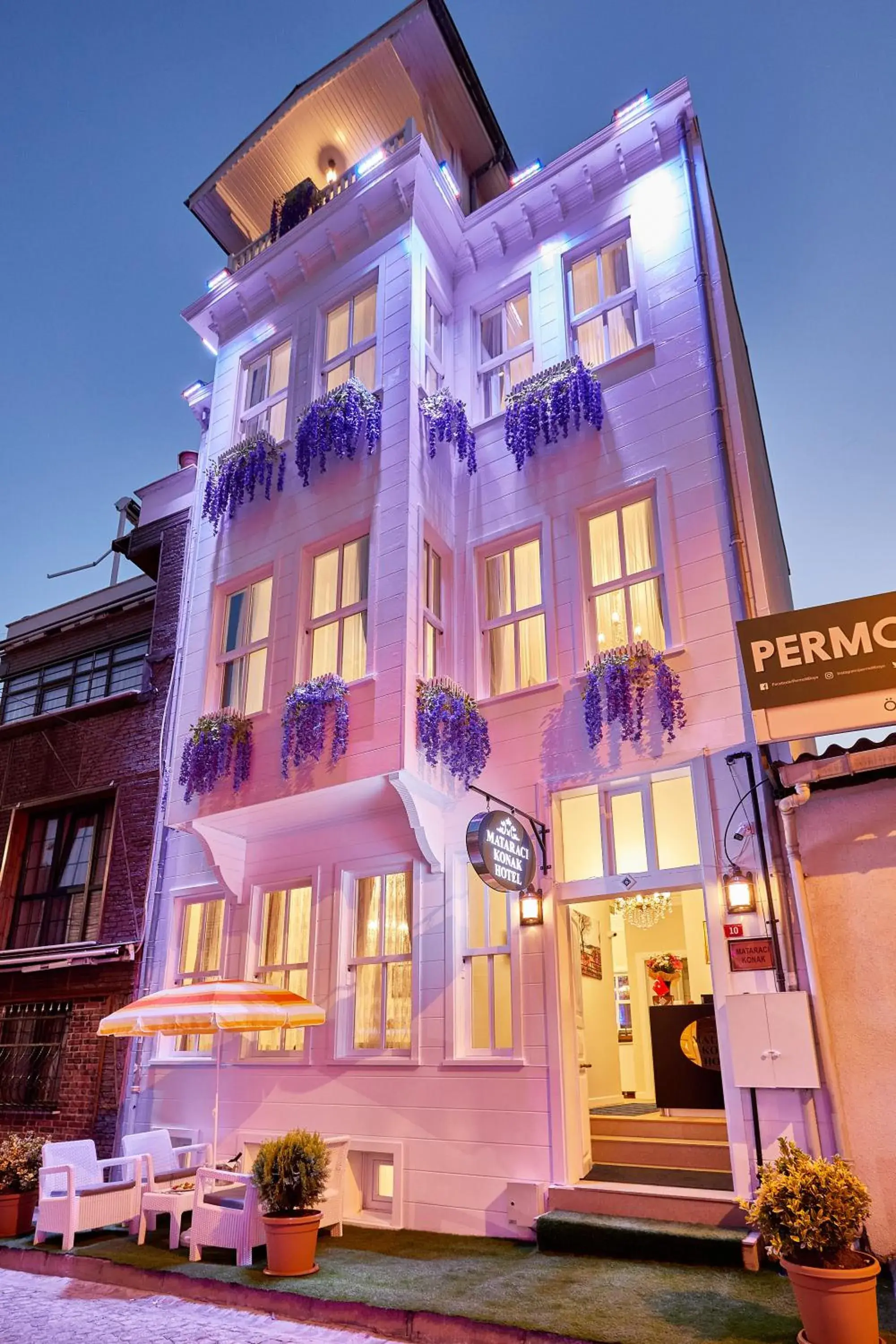 Property building in Mataraci Konak Property building in Mataraci Konak