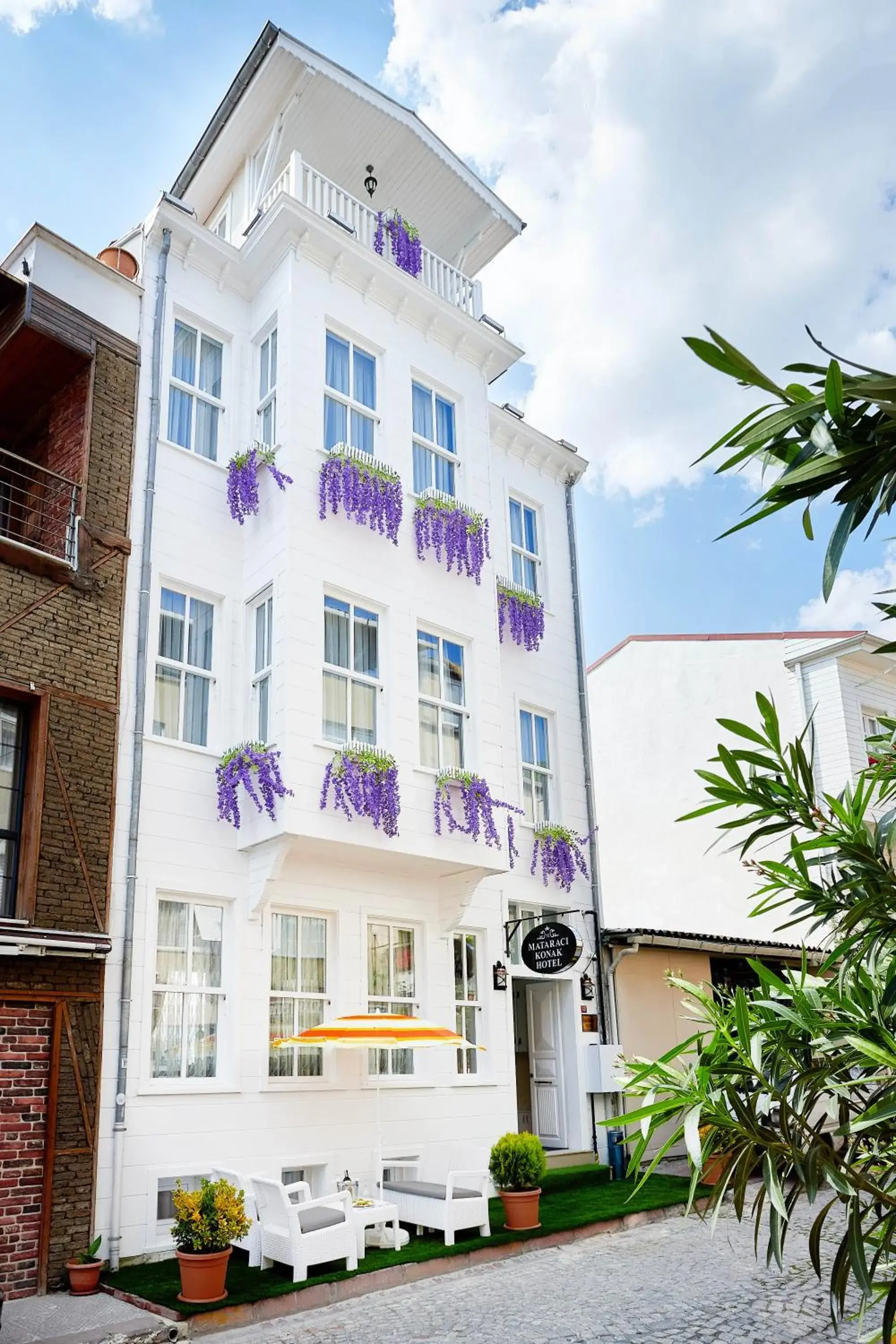 Property building in Mataraci Konak Property building in Mataraci Konak