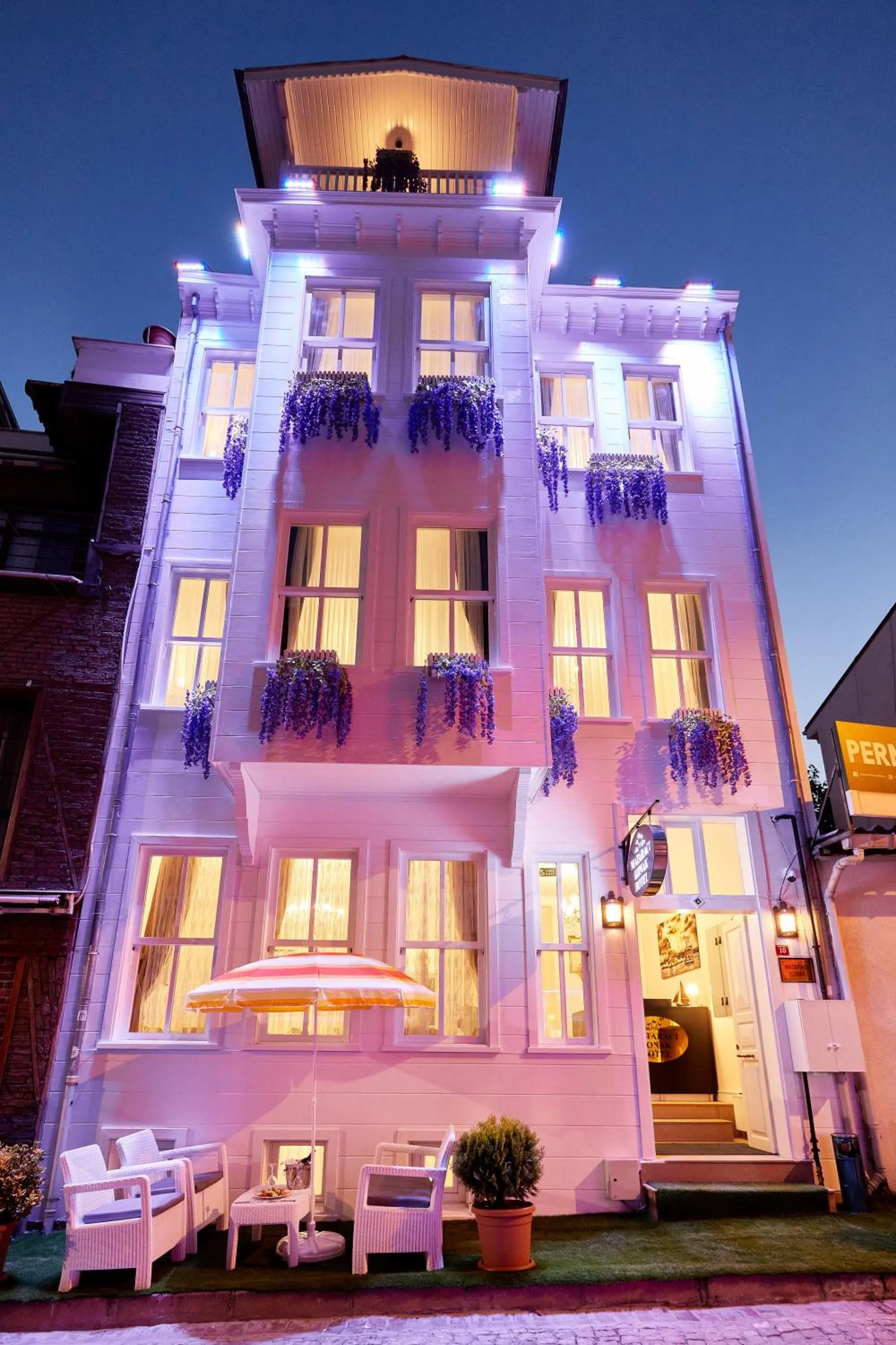 Property building in Mataraci Konak