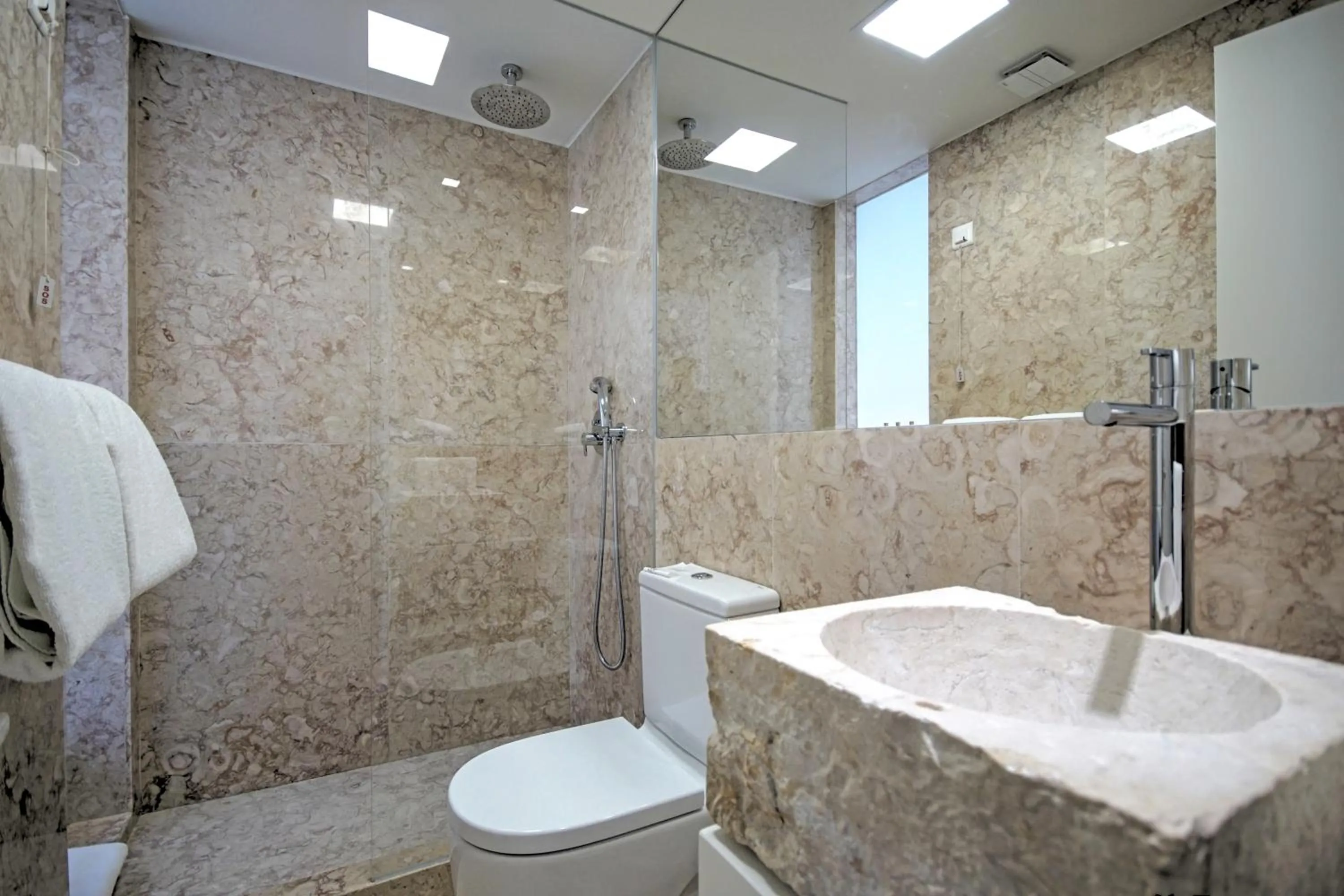 Shower in Solar Dos Mouros