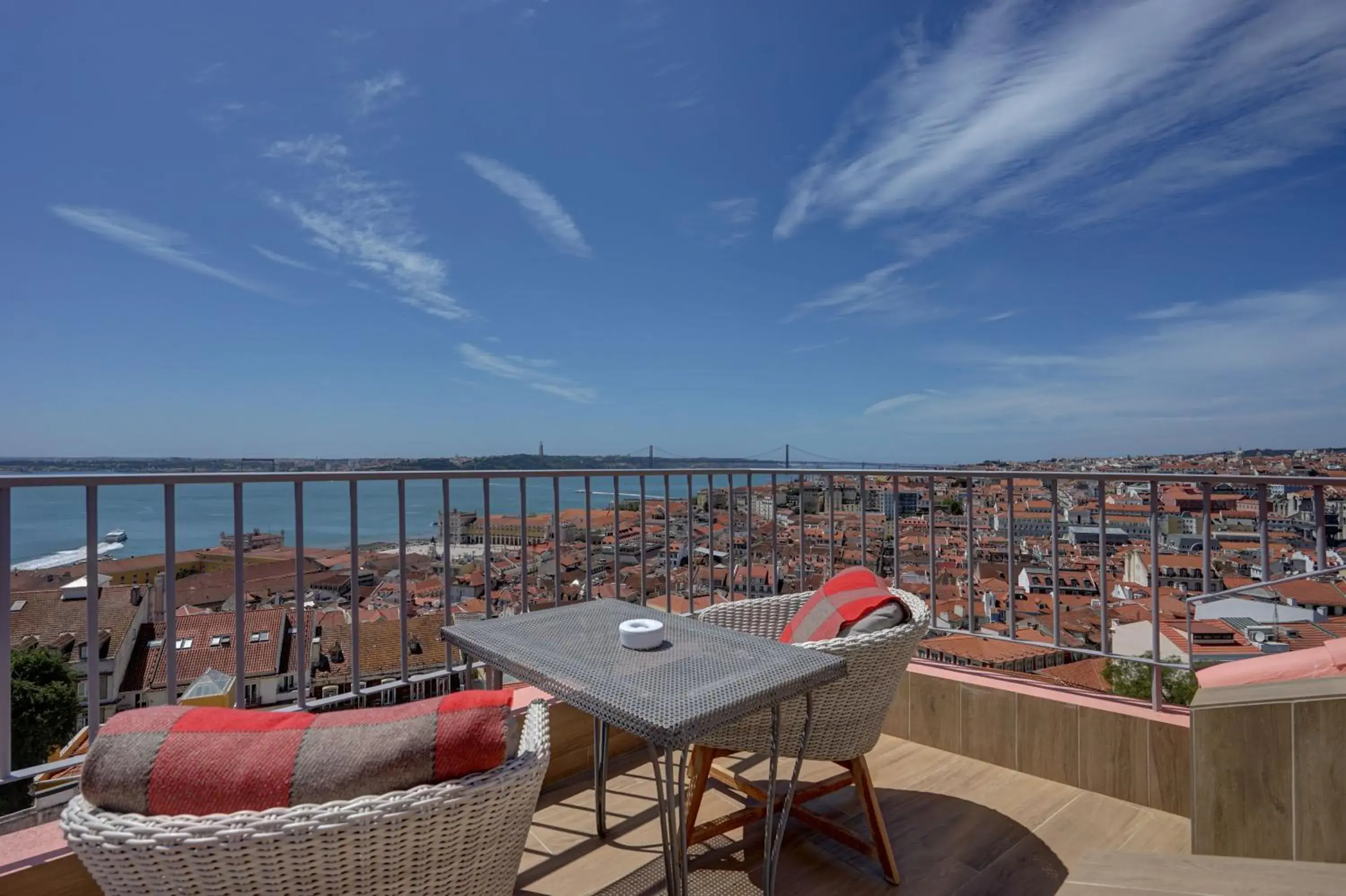 Luxury Attic Suite with Terrace Panoramic River, Castle and City View in Solar Dos Mouros Luxury Attic Suite with Terrace Panoramic River, Castle and City View in Solar Dos Mouros