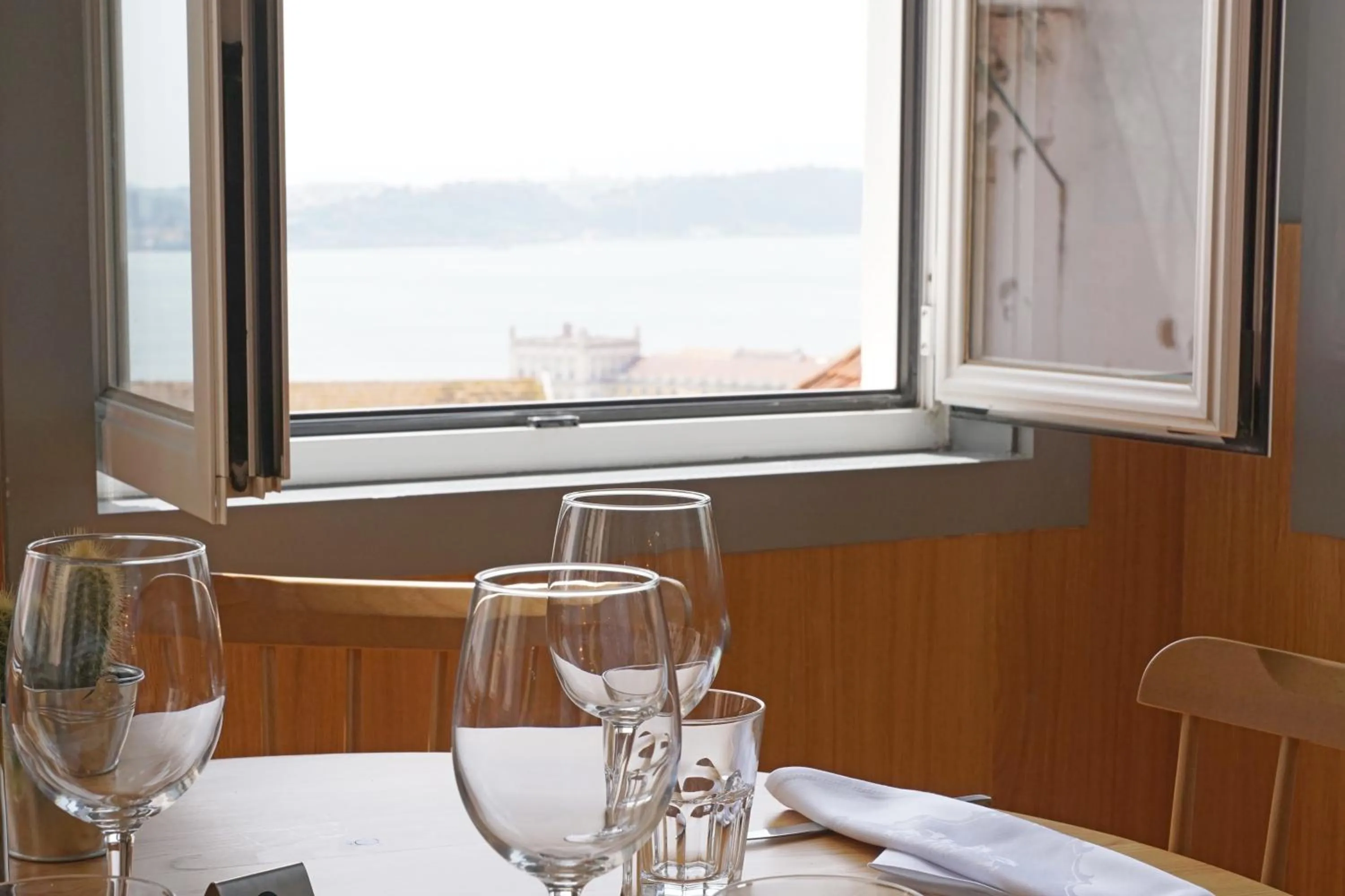 Restaurant/places to eat in Solar Dos Mouros