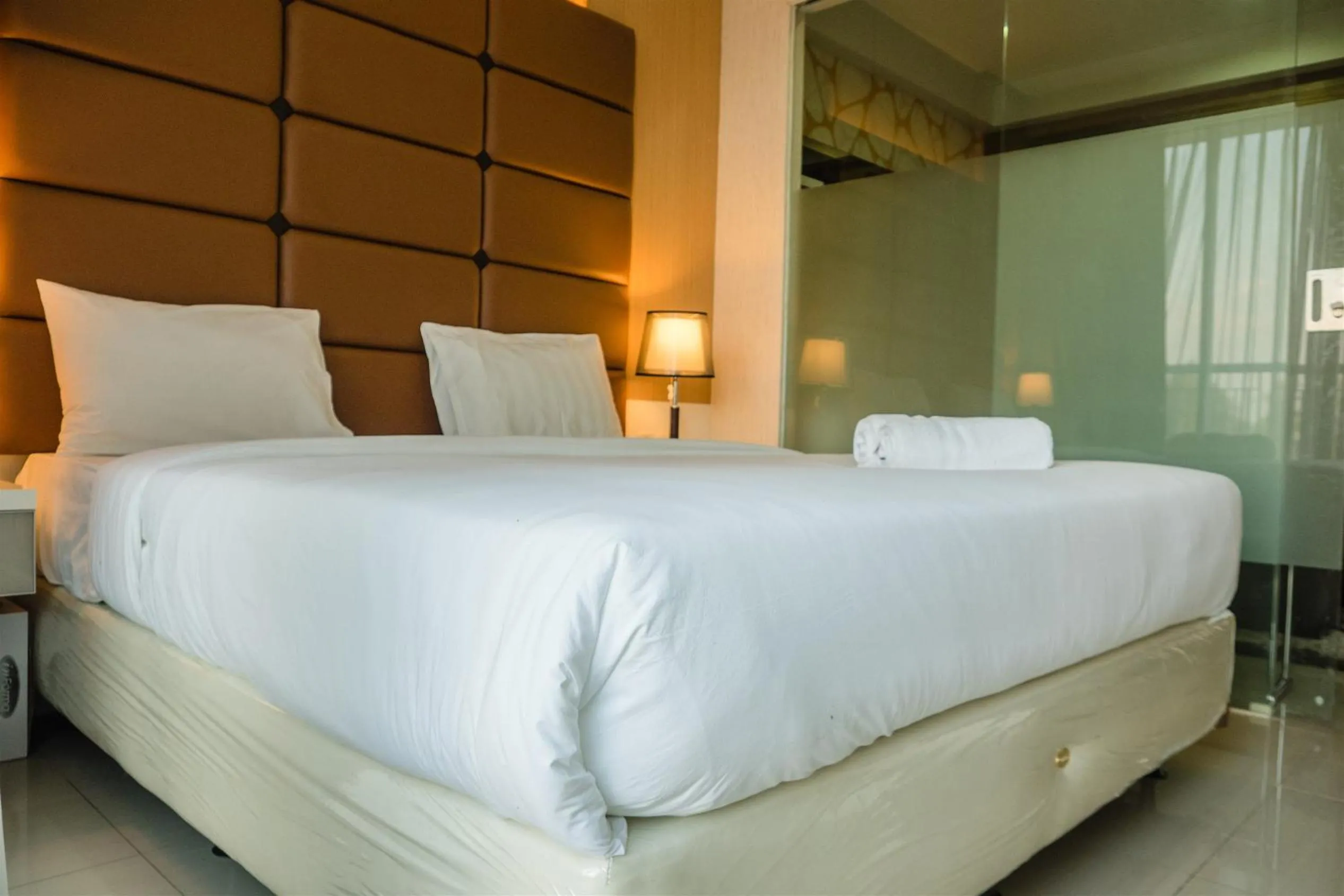 Luxurious 1BR At Dago Suites Apartment By Travelio