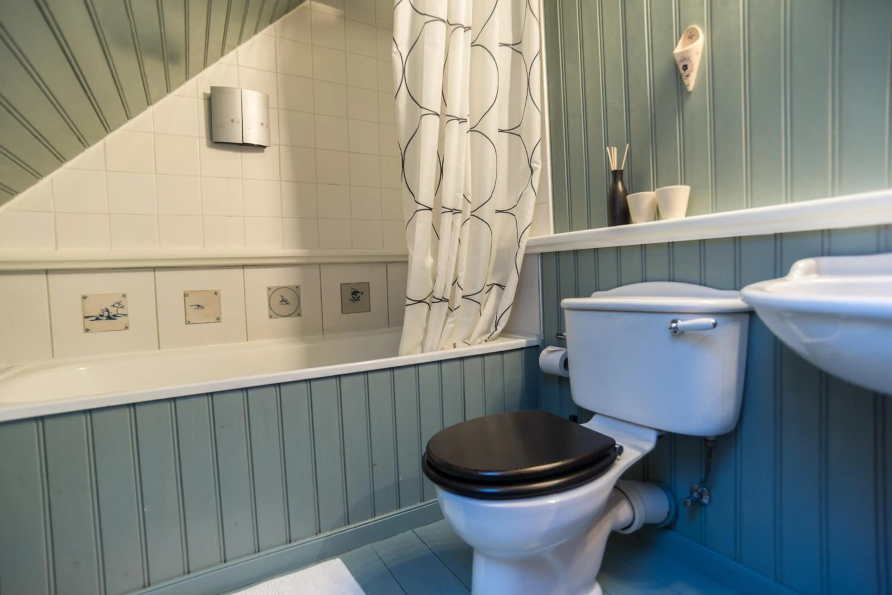 Shower in Reykjavík Treasure B&B