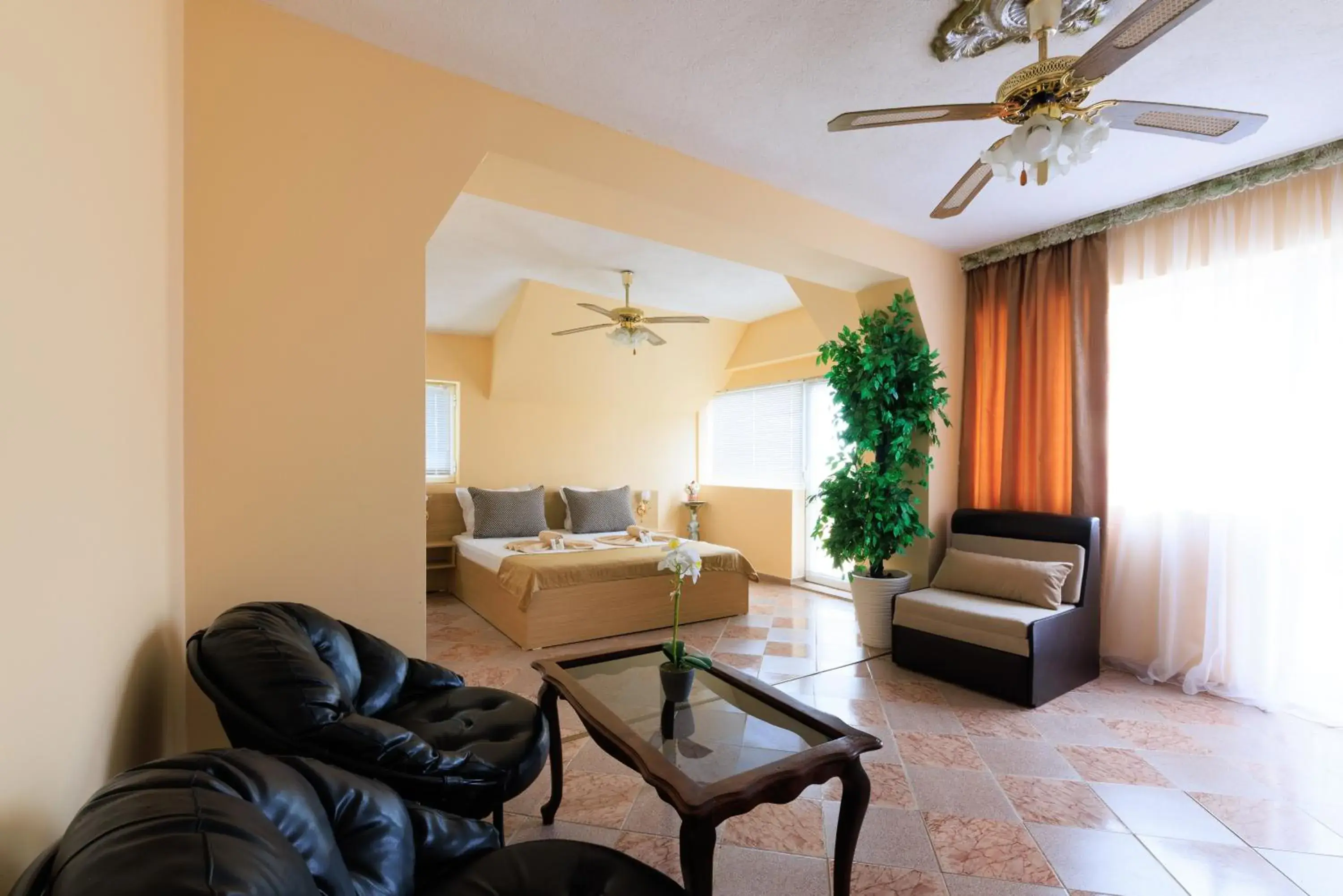 Superior Double Room with Extra Bed and Balcony (2 Adults + 1 Child) in Hotel Angy Superior Double Room with Extra Bed and Balcony (2 Adults + 1 Child) in Hotel Angy