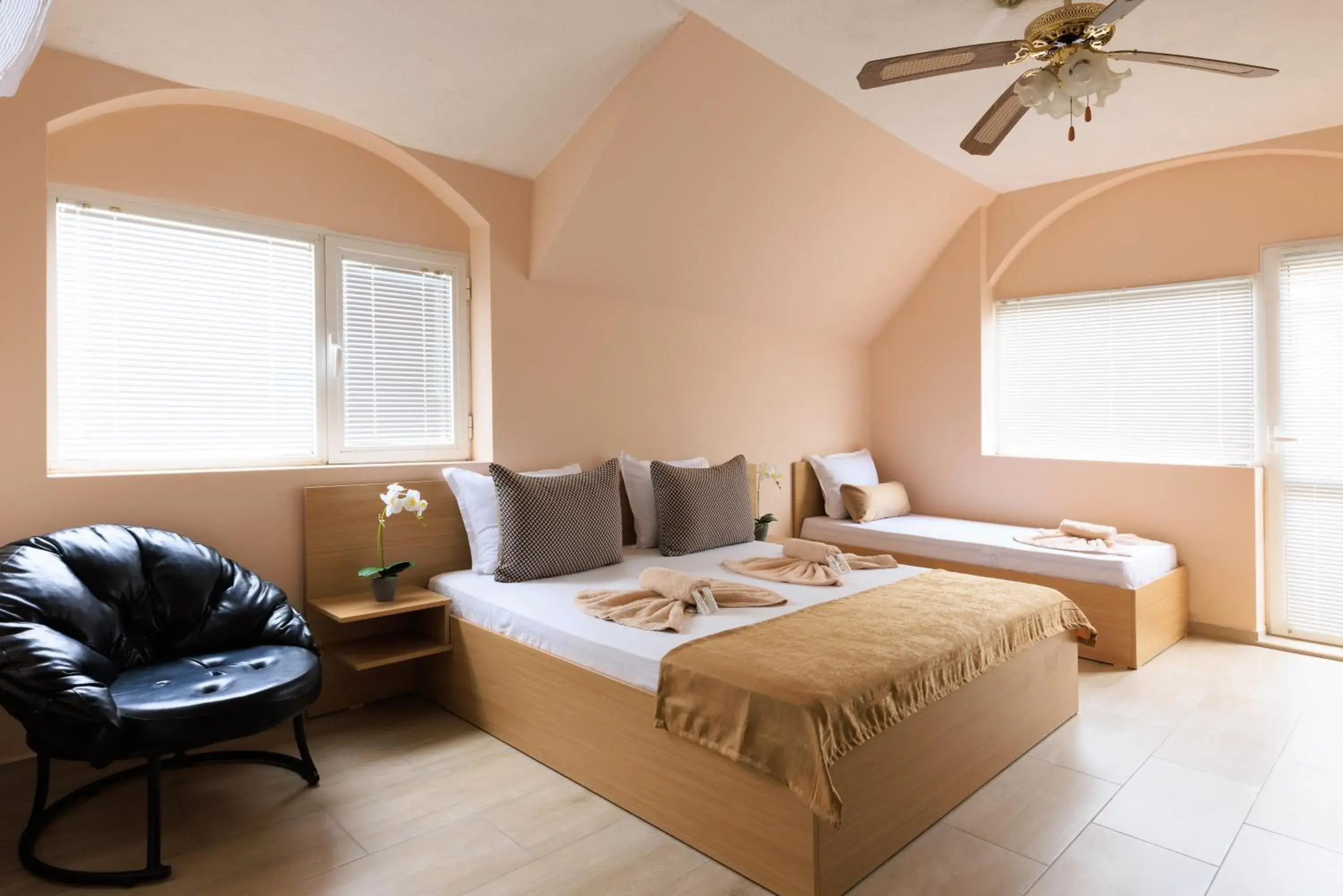 Triple Room with Balcony in Hotel Angy Triple Room with Balcony in Hotel Angy