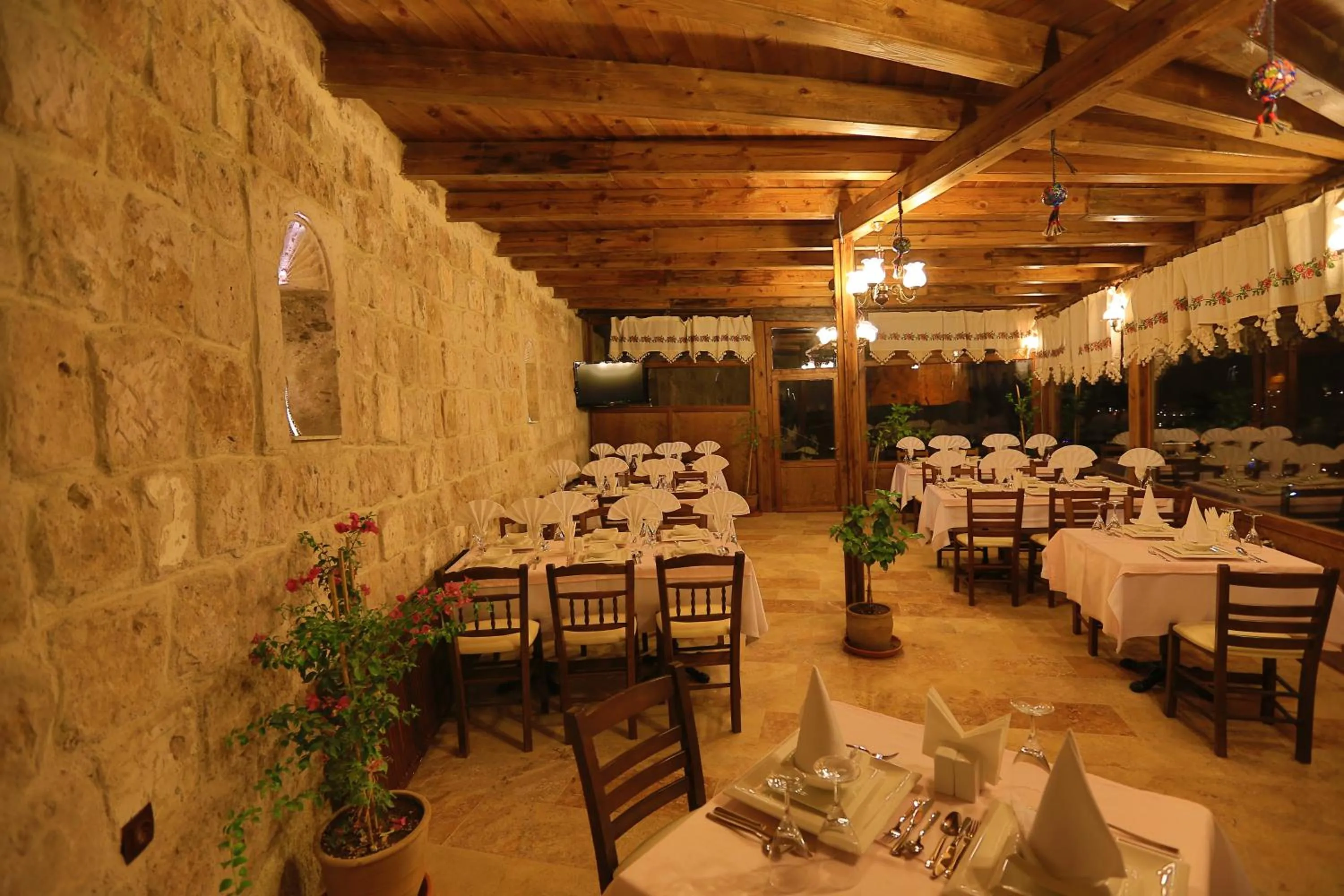 Restaurant/places to eat in Grand Cave Suites