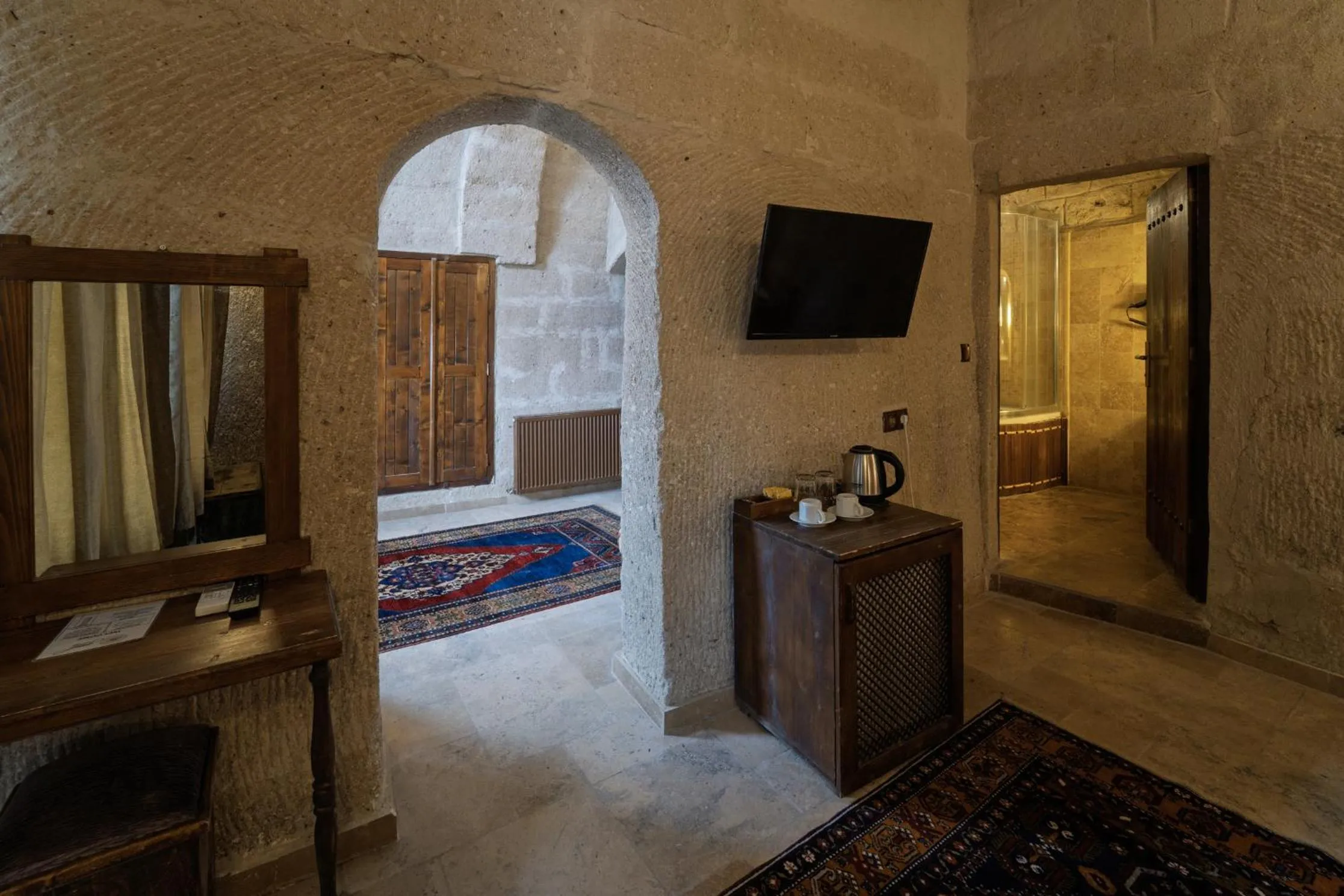 TV and multimedia, Bed in Grand Cave Suites