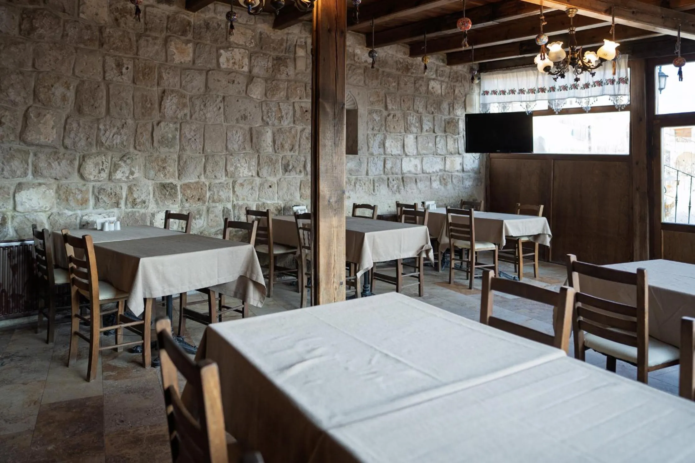 Breakfast in Grand Cave Suites