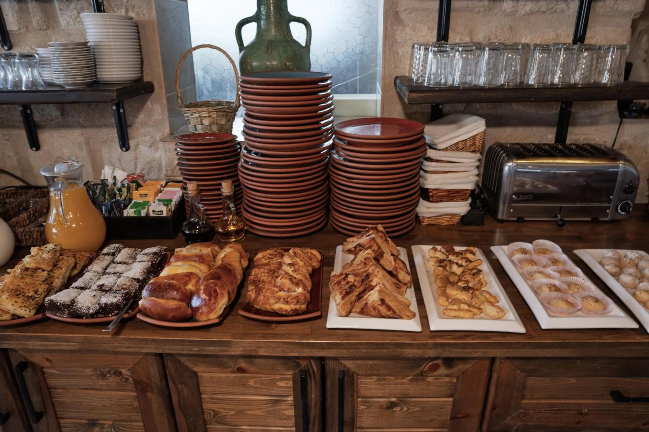 Breakfast in Grand Cave Suites