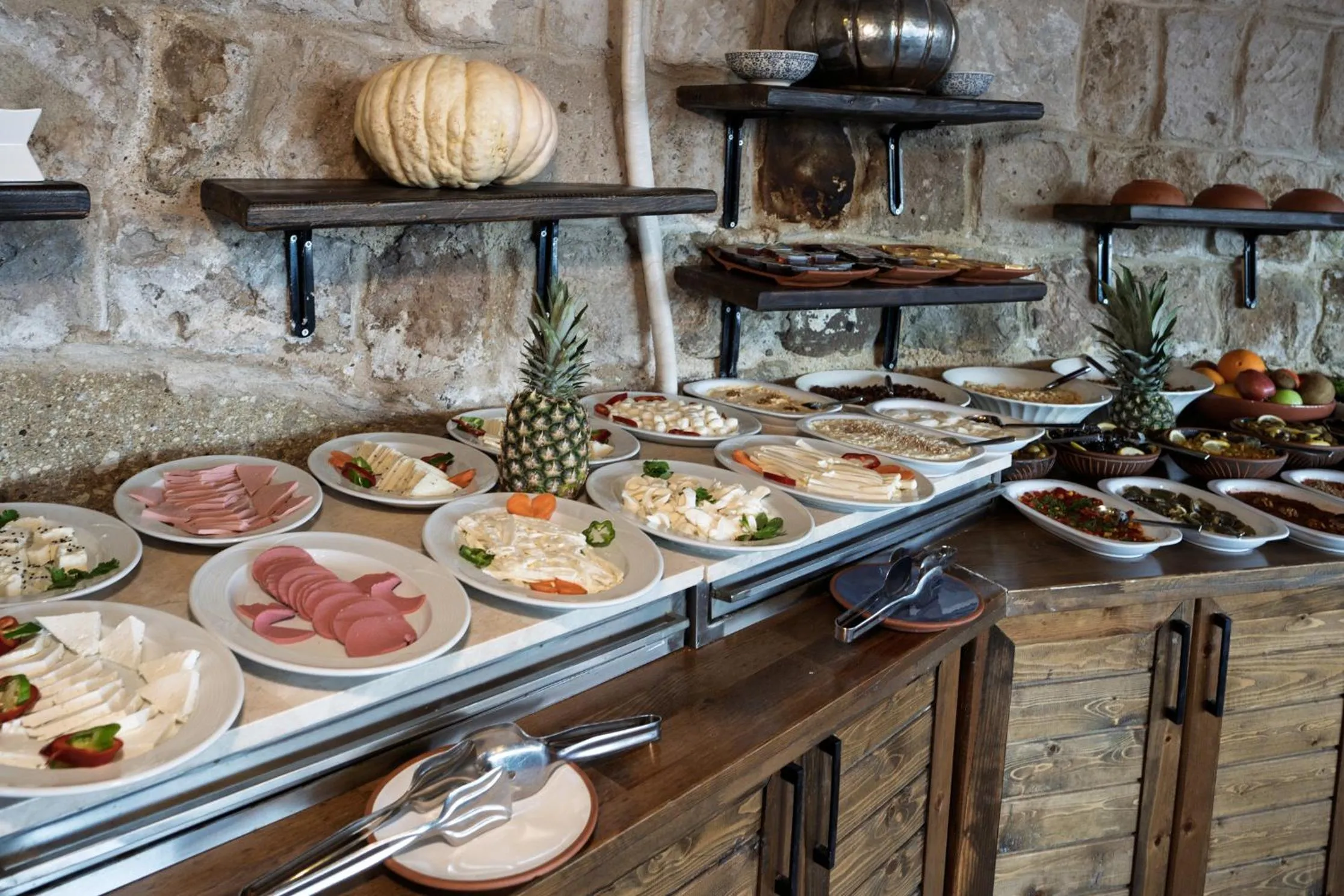 Breakfast in Grand Cave Suites