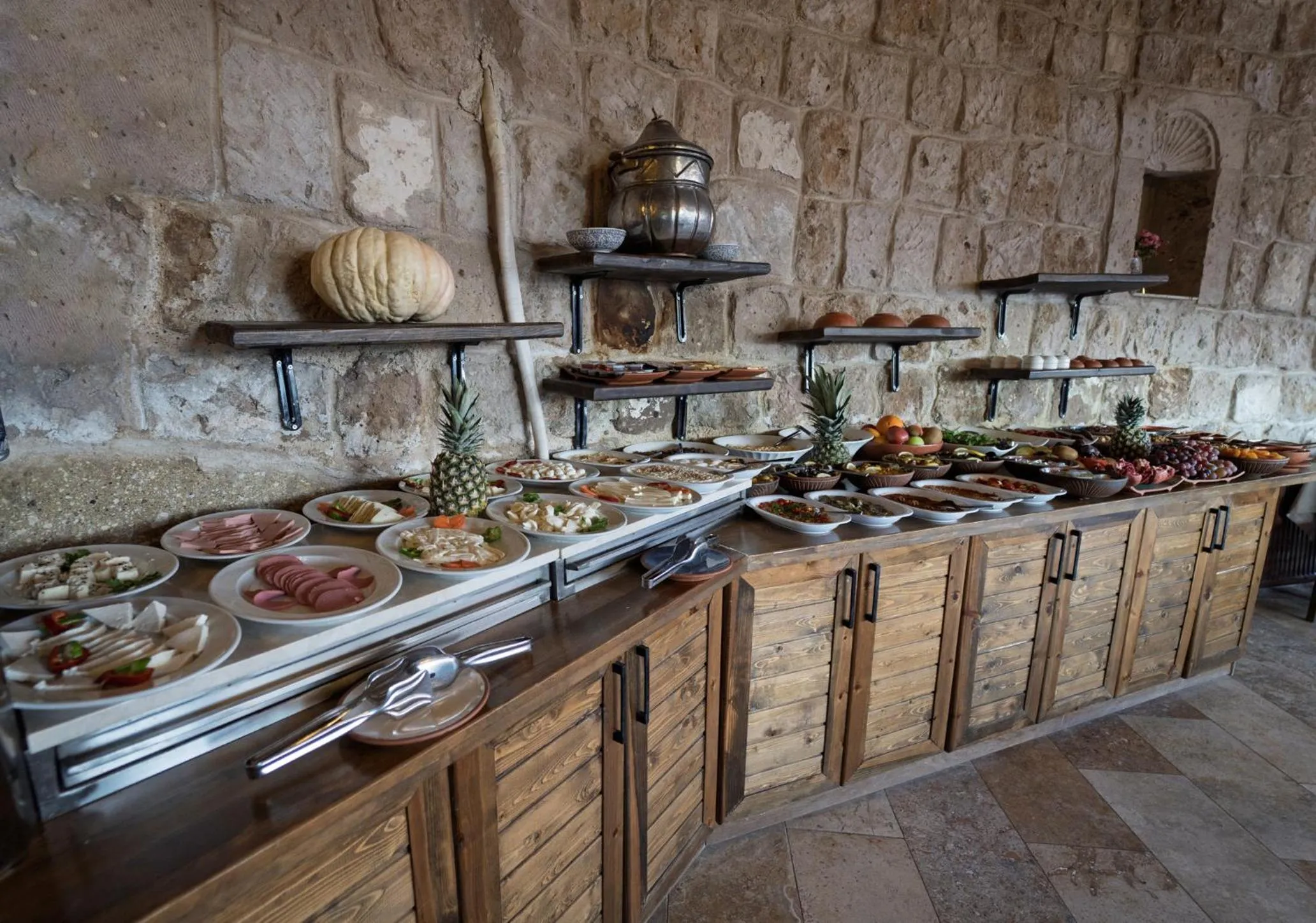 Breakfast in Grand Cave Suites