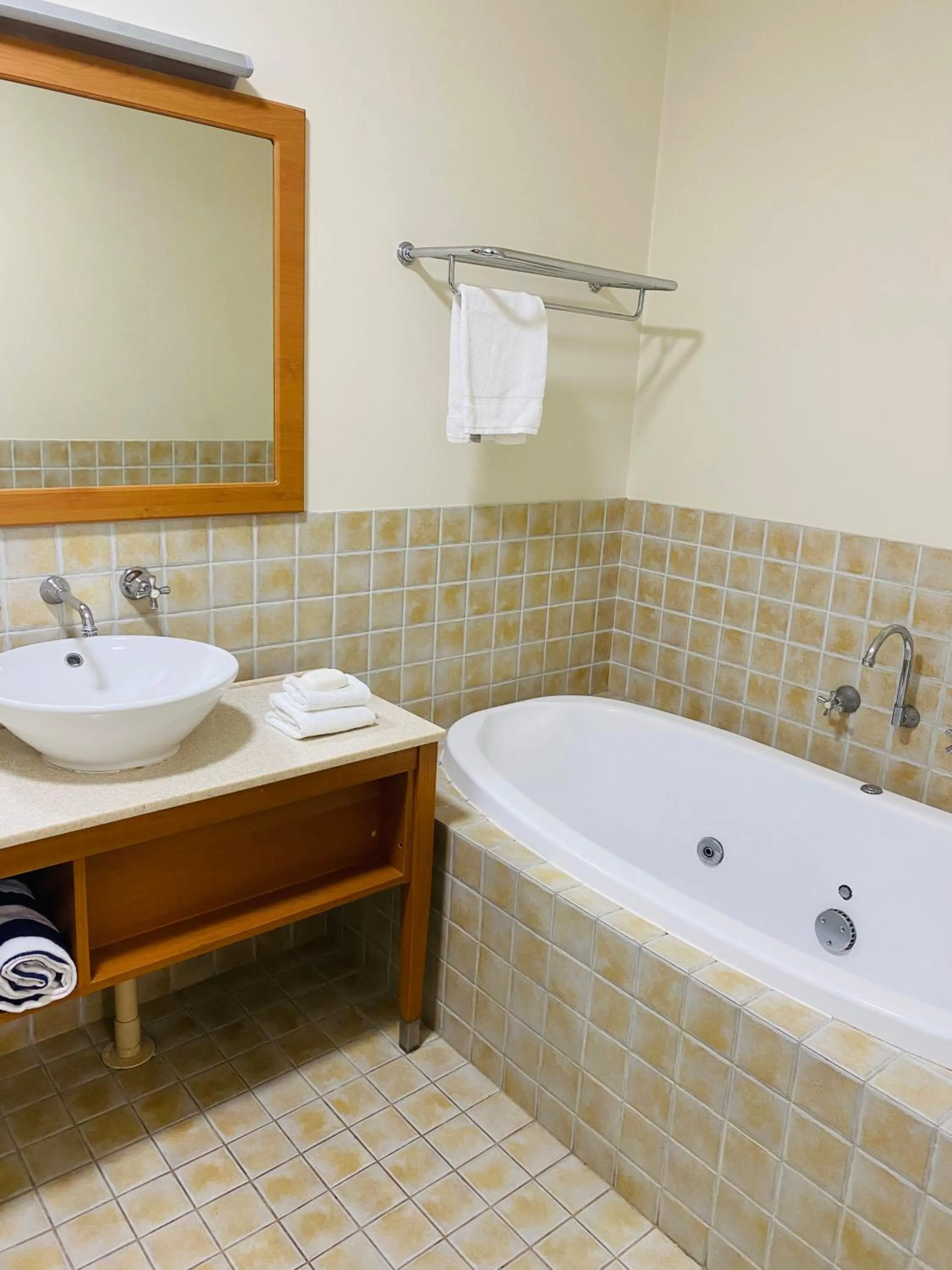 Bath in Presidential Bungalow