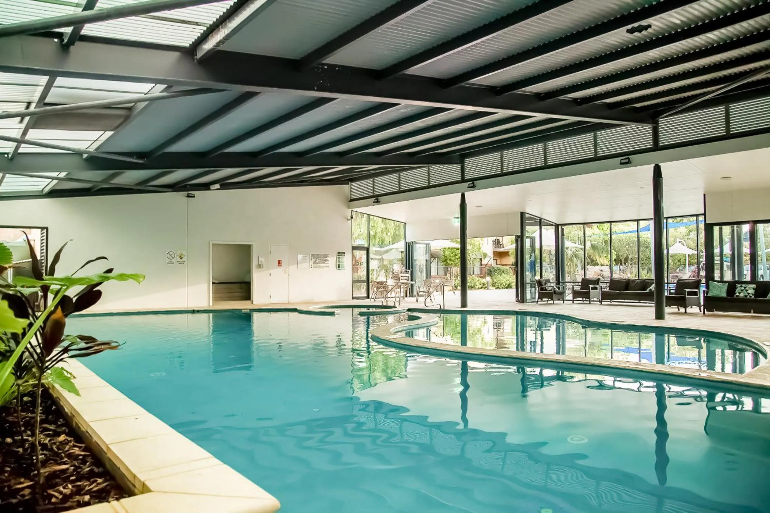 Swimming pool in Presidential Bungalow