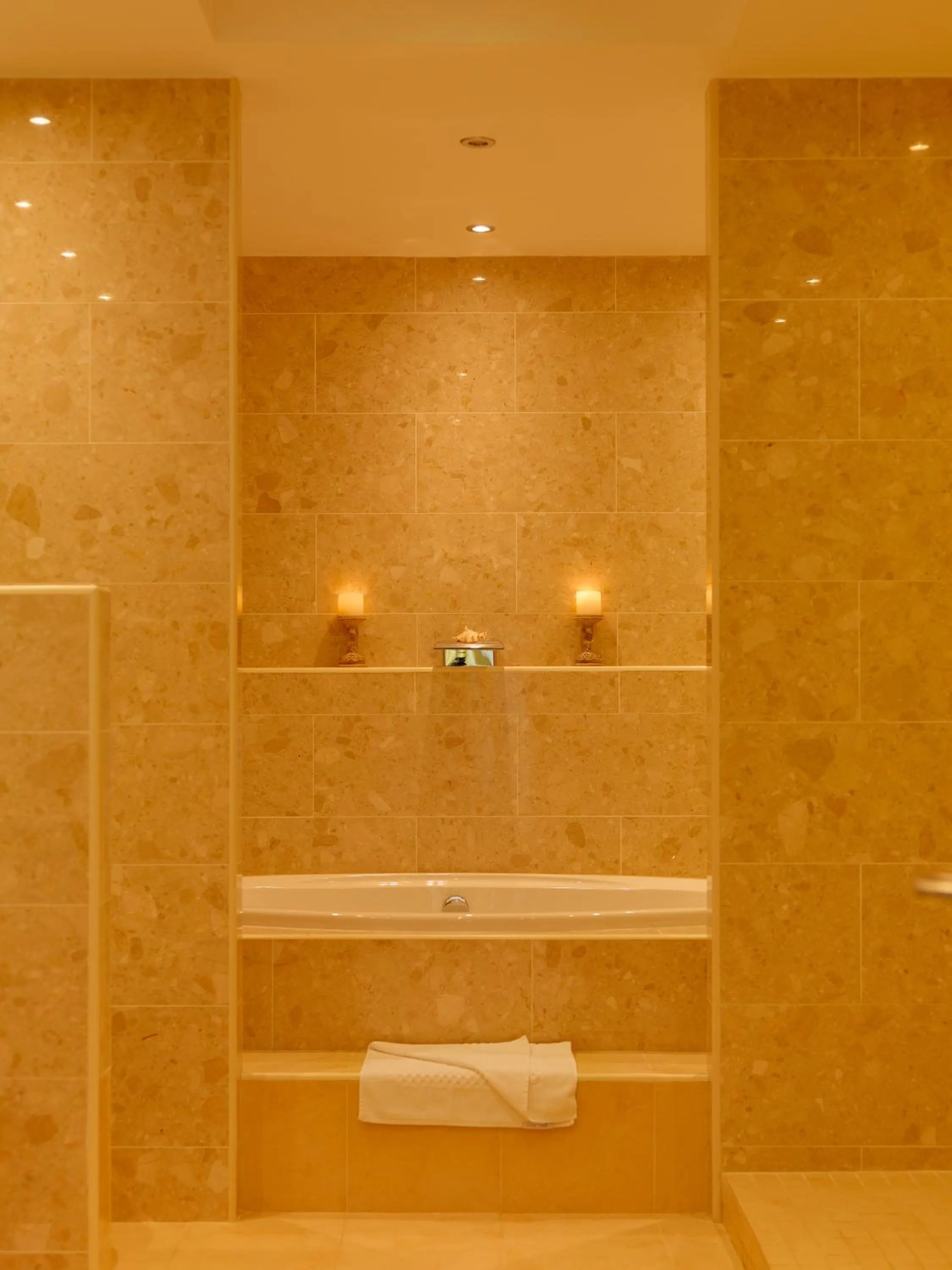 Hot Tub in Diamond Coast Hotel