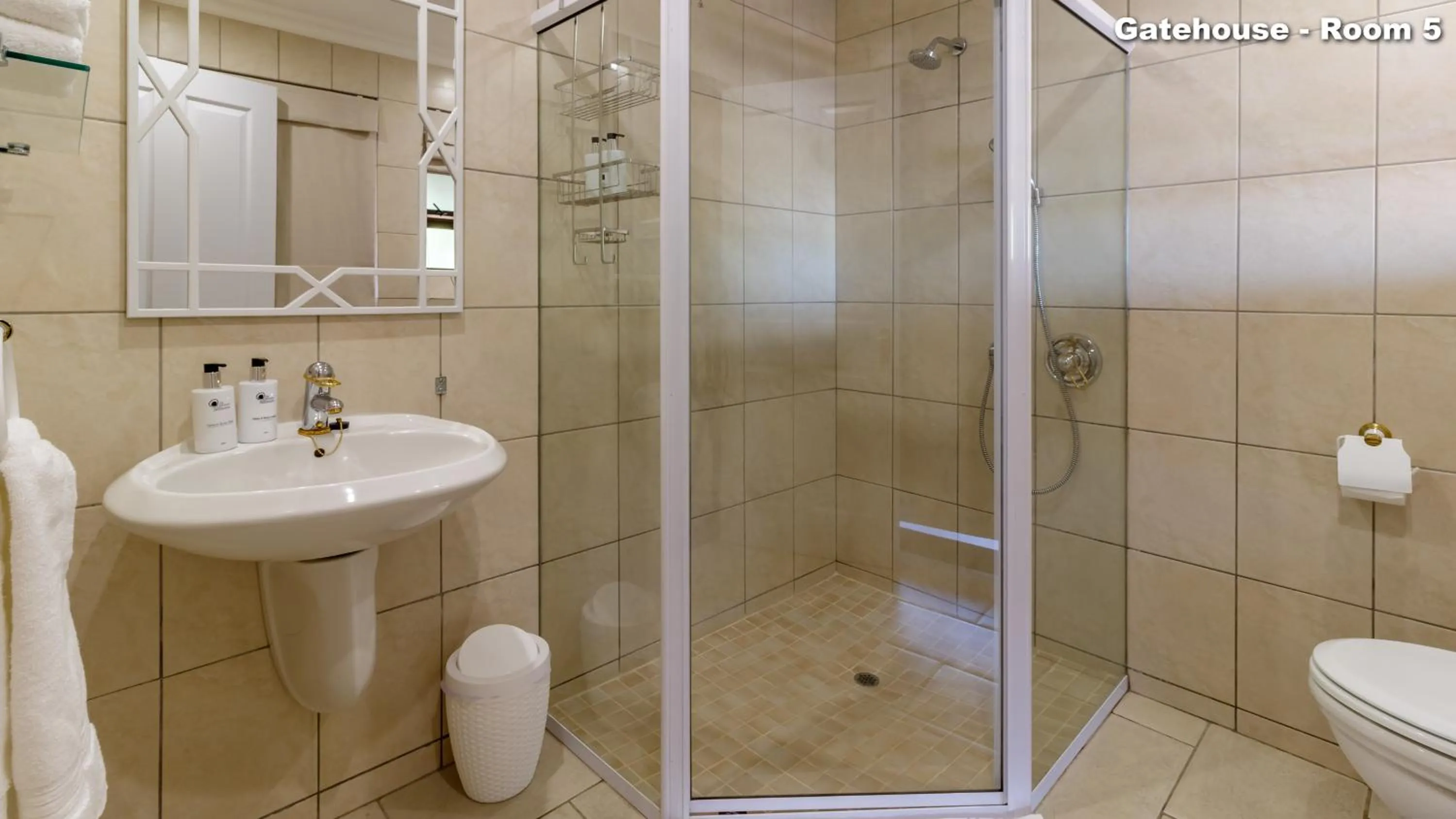 Shower in Christies at 32 on Russell