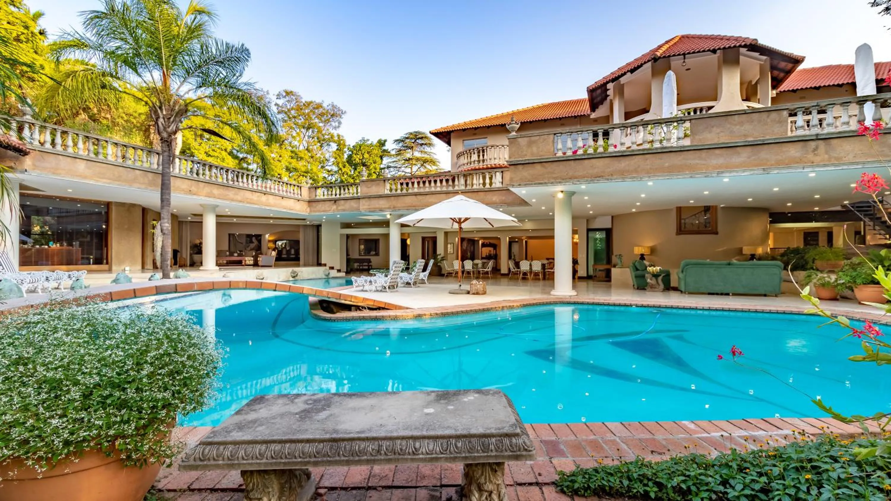 Property building in Christies at 32 on Russell