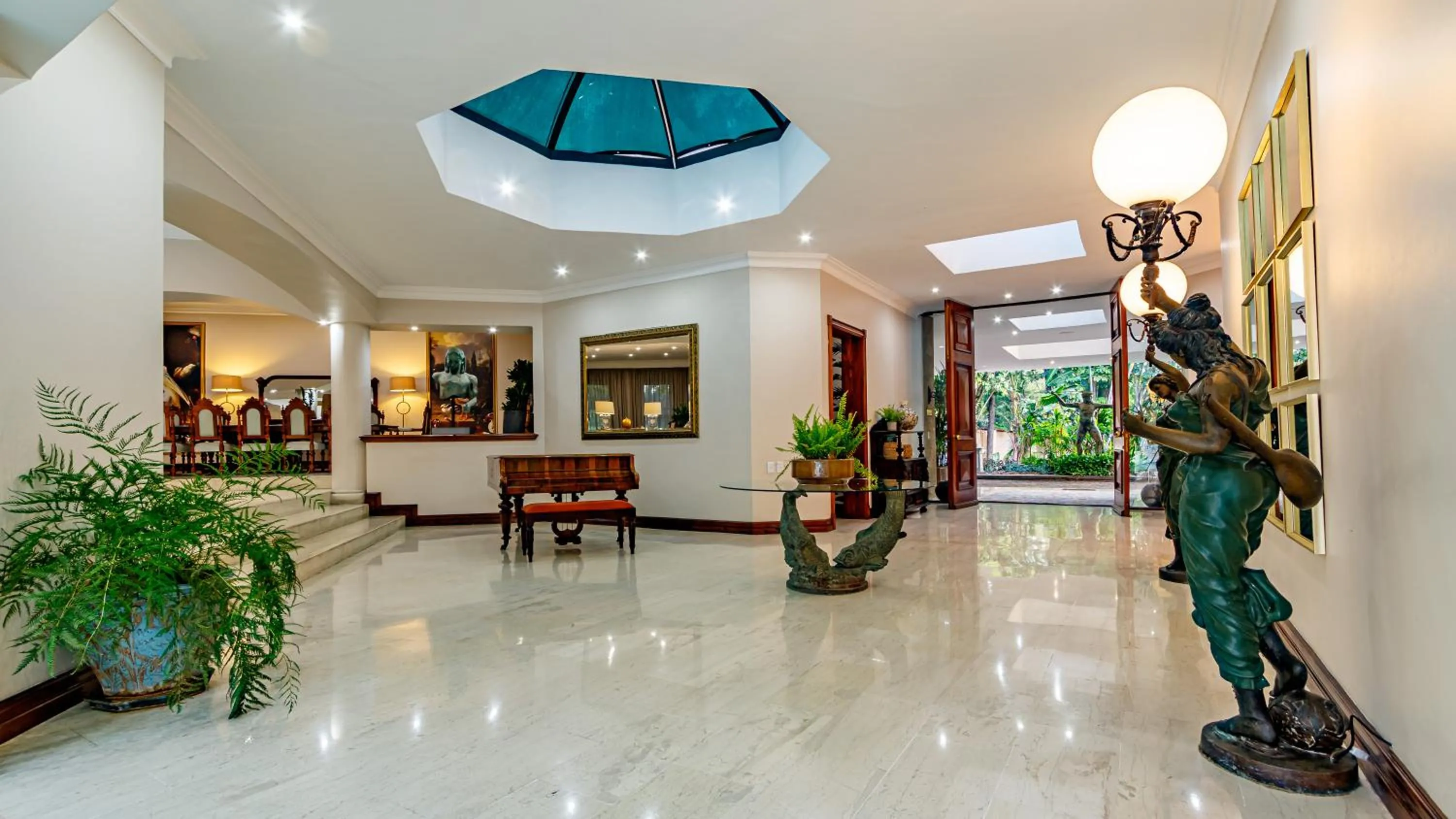 Lobby or reception in Christies at 32 on Russell