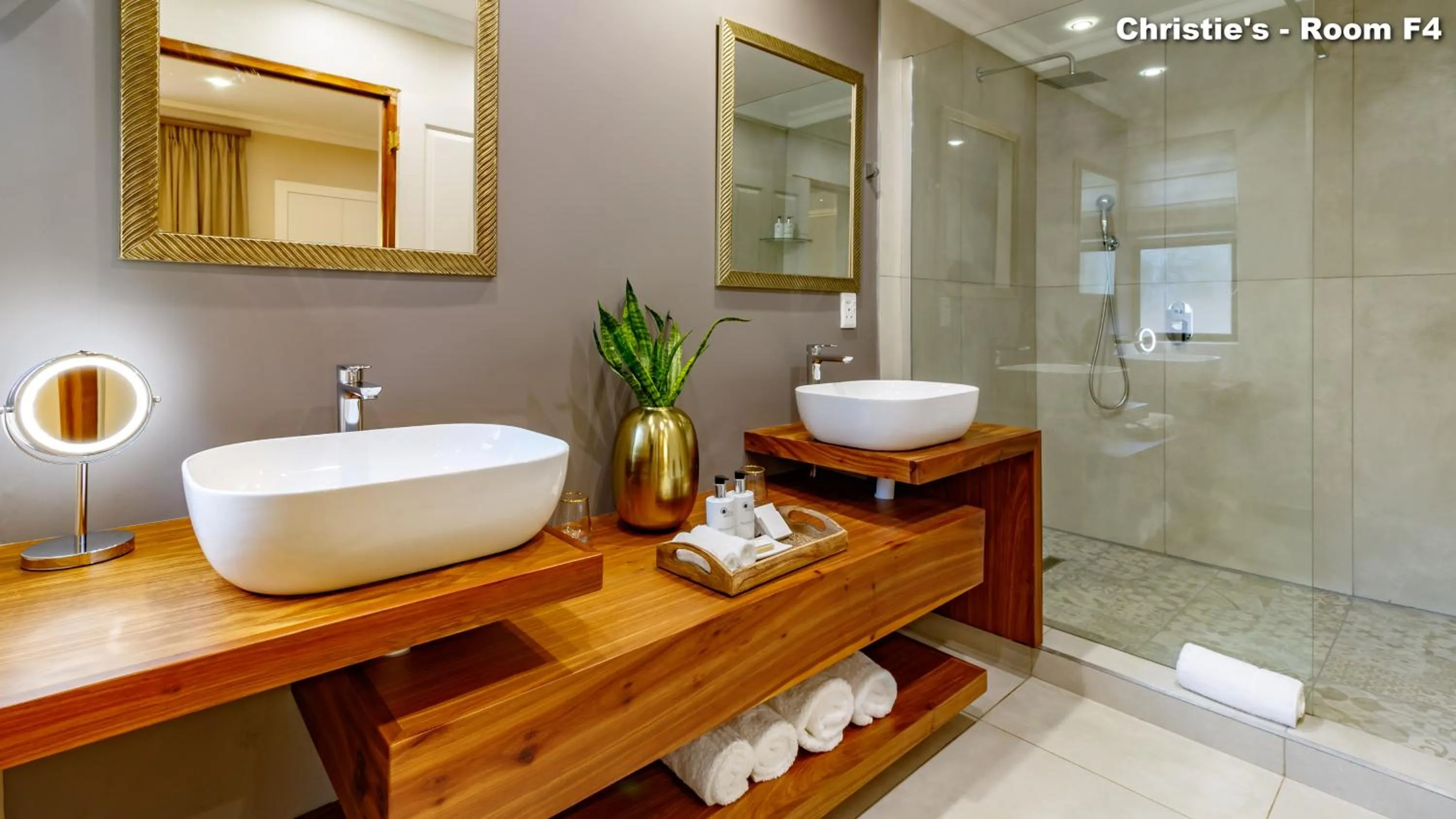 Shower in Christies at 32 on Russell