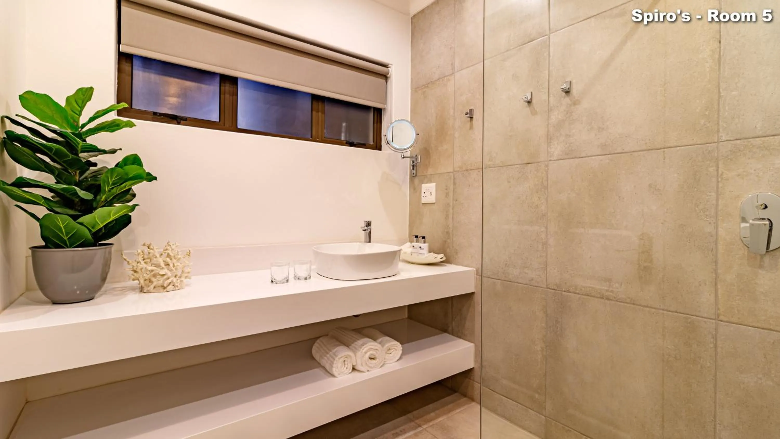 Shower in Christies at 32 on Russell