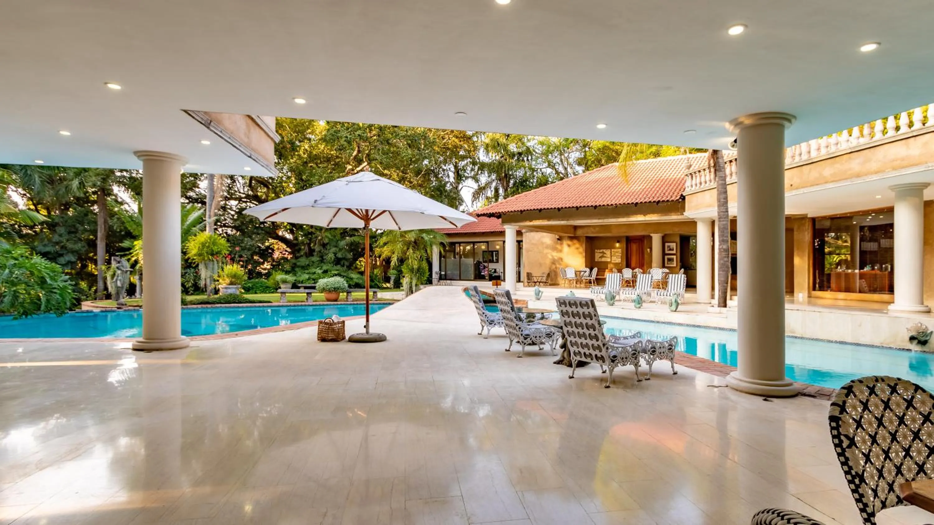 Patio in Christies at 32 on Russell