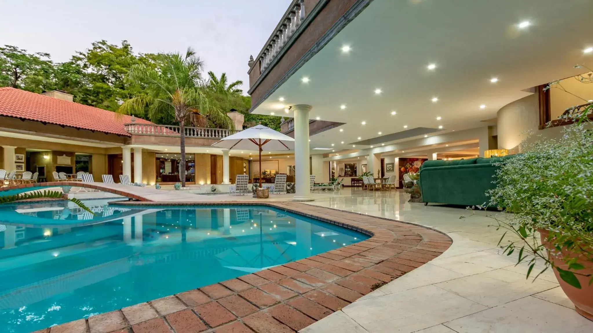 Christies at 32 on Russell Christies at 32 on Russell