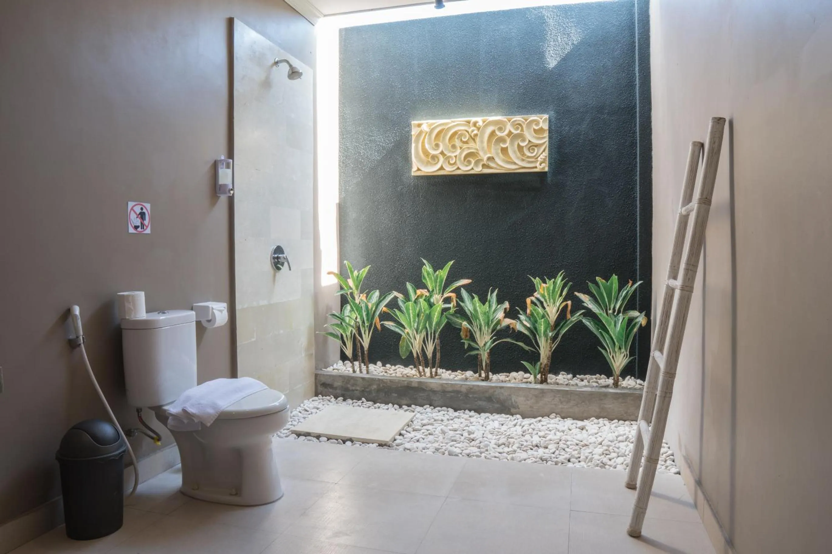Toilet in The Catur Villa Seminyak