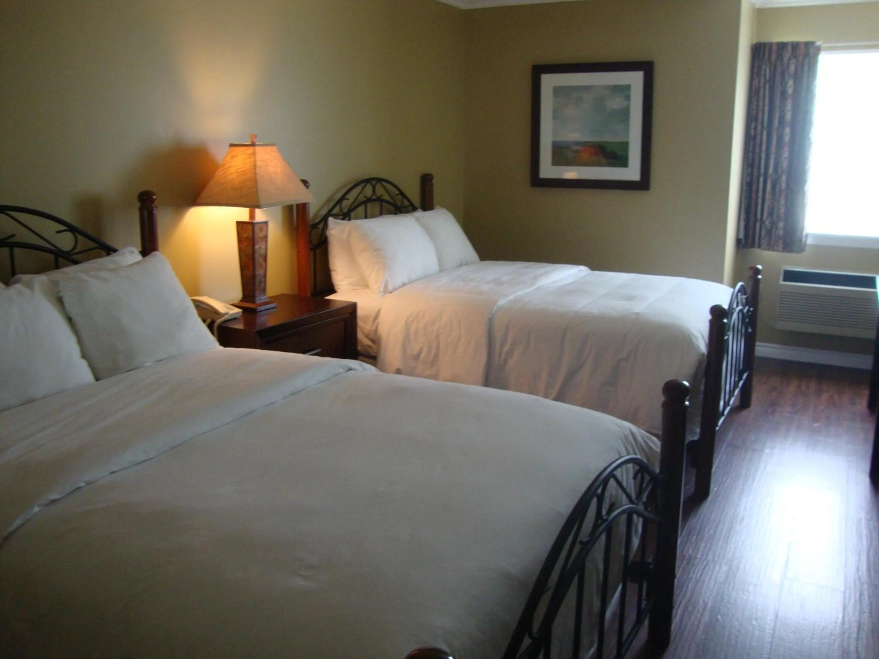 Day, Bed in Annapolis Royal Inn & Suites