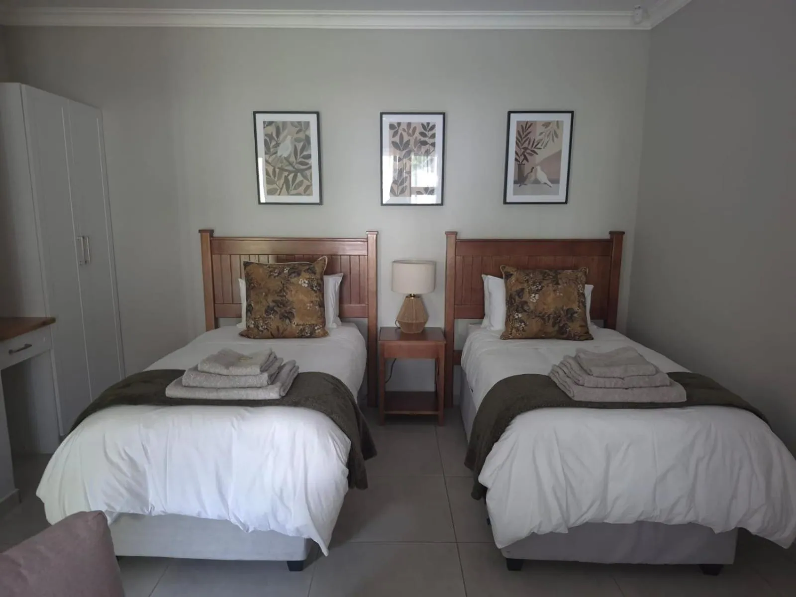 Deluxe Studio - single occupancy in 870 on Riverview Drive